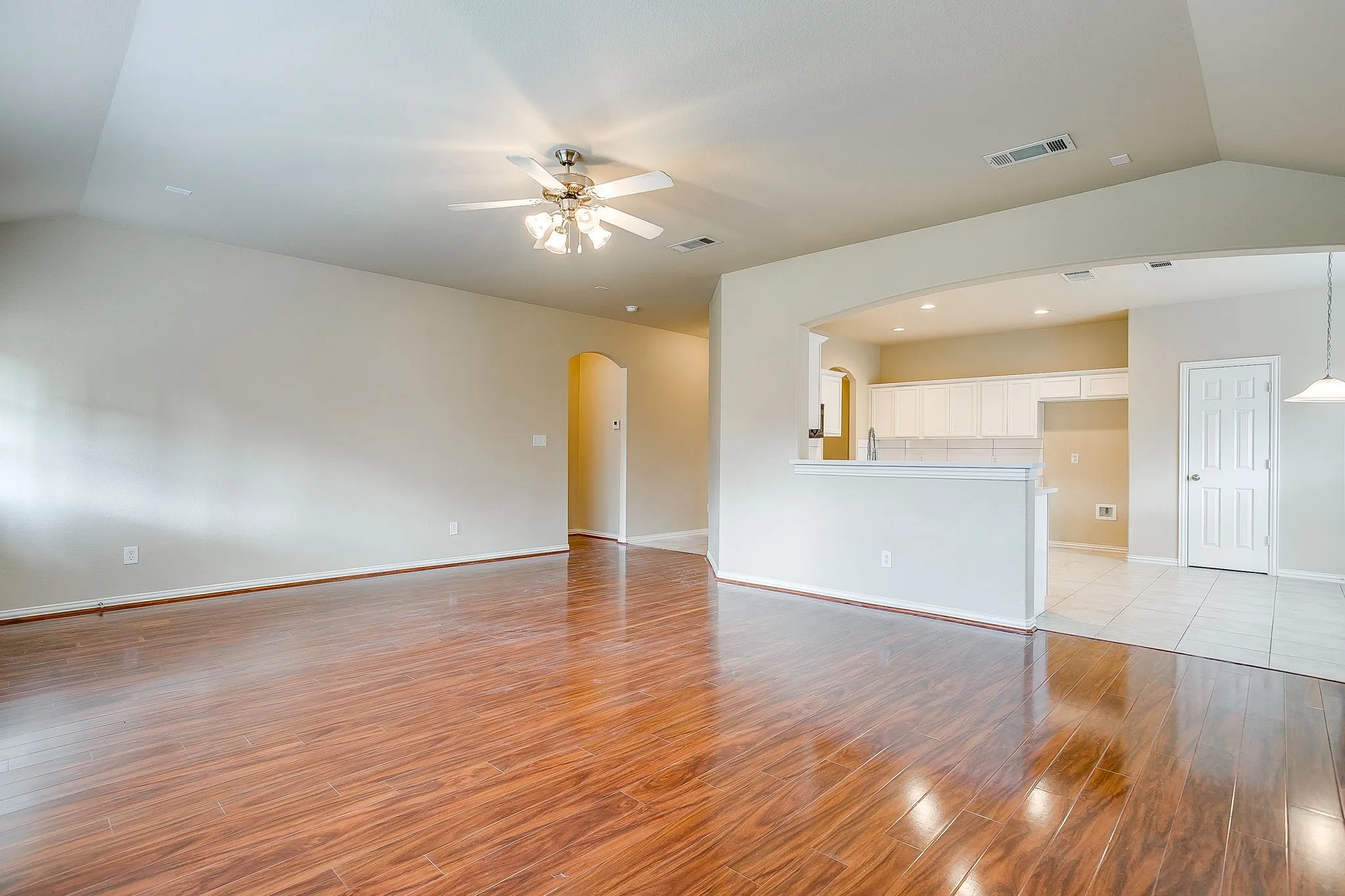 Single Family Residence For Sale in Collin County , 3612 Applewood Road, Melissa, Texas 75454, 4 Bedrooms, 2 Bathrooms, 2 Garage spaces, 2,003 Sqft, built in 2008, Price $362,500, mls#21343989, Real Estate Agent in Melissa, Homes For Sale in Collin county, Homes For Sale in Melissa, Realtor in Melissa Texas, Real Estate Brokerage Independent Realty Texas, Luminita Cordes Realtor