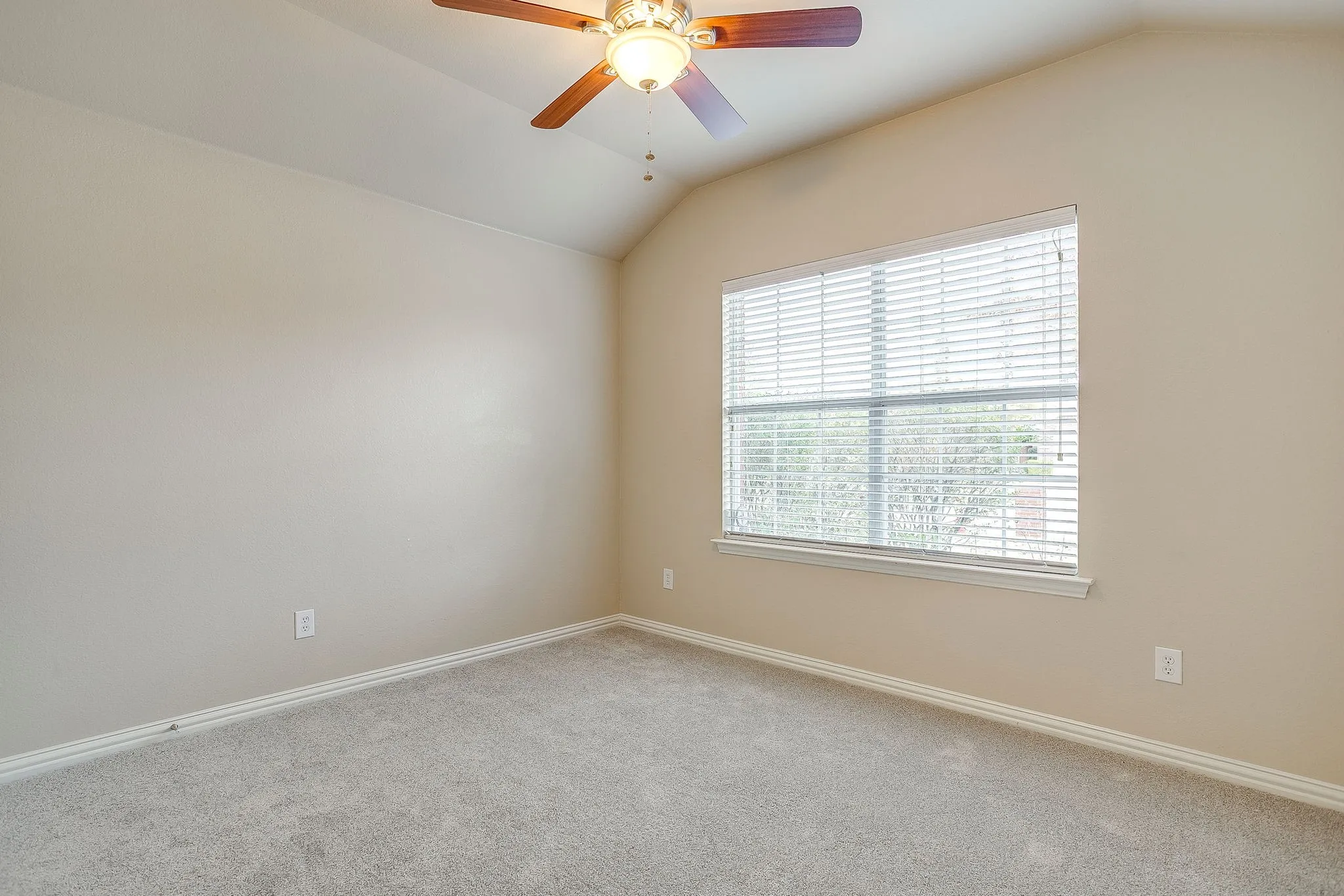 Single Family Residence For Sale in Collin County , 3612 Applewood Road, Melissa, Texas 75454, 4 Bedrooms, 2 Bathrooms, 2 Garage spaces, 2,003 Sqft, built in 2008, Price $362,500, mls#21343989, Real Estate Agent in Melissa, Homes For Sale in Collin county, Homes For Sale in Melissa, Realtor in Melissa Texas, Real Estate Brokerage Independent Realty Texas, Luminita Cordes Realtor