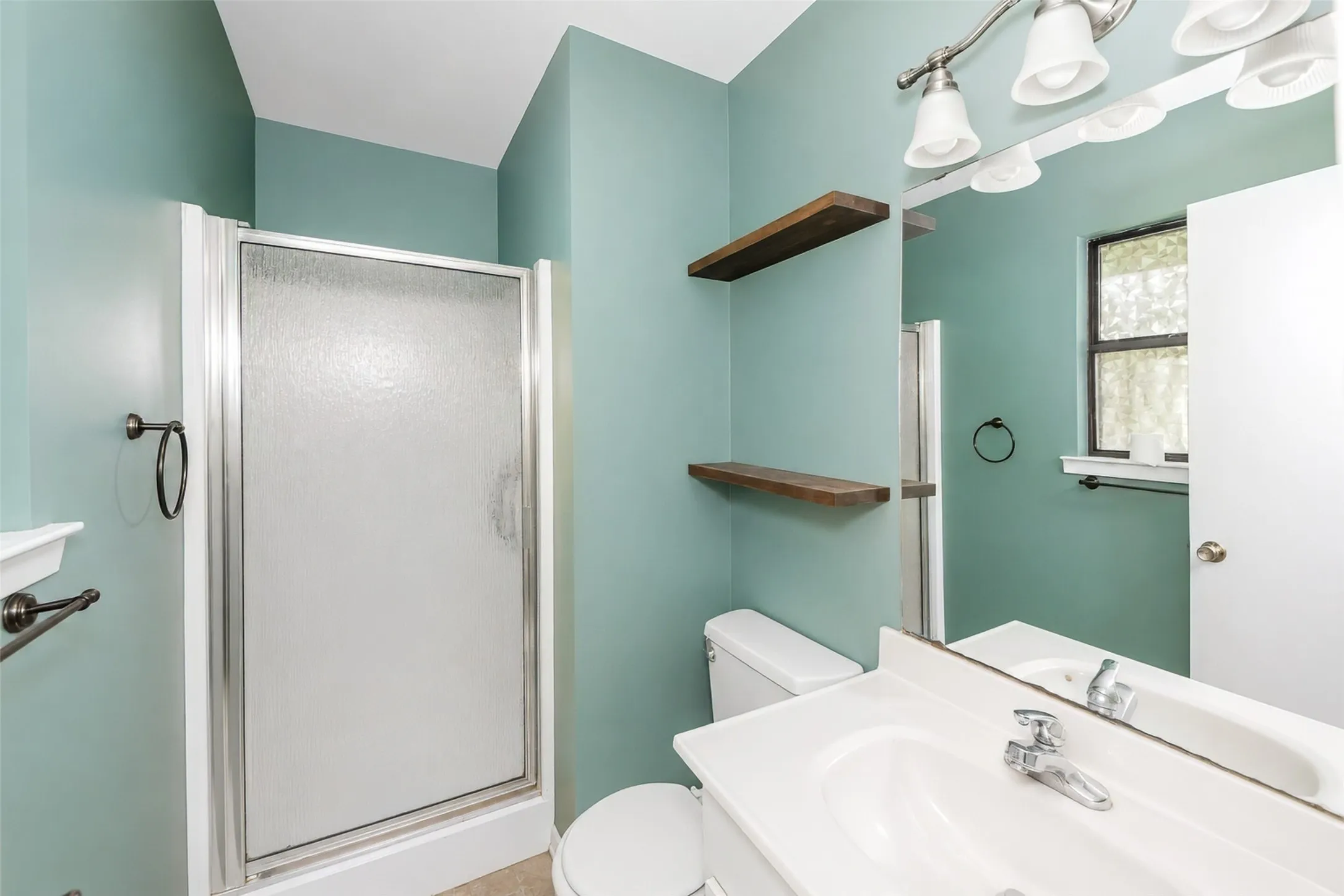Single Family Residence For Sale in Parker County , 2102 Hill Top Circle, Weatherford, Texas 76085, 3 Bedroom, 2 Bathroom, 2 Garage spaces, 1,209 Sqft, built in 1979, mls#21343955, Real Estate Agent in Weatherford, Homes For Sale in Parker county, Homes For Sale in Weatherford, Realtor in Weatherford Texas, Real Estate Brokerage Independent Realty Texas, Luminita Cordes Realtor