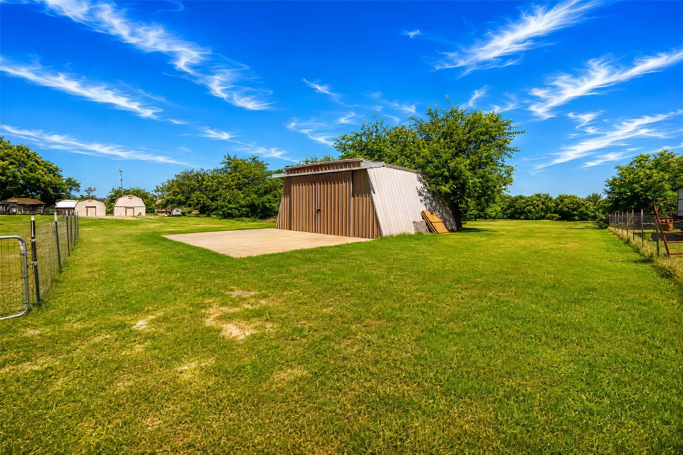Single Family Residence For Sale in Parker County , 2102 Hill Top Circle, Weatherford, Texas 76085, 3 Bedroom, 2 Bathroom, 2 Garage spaces, 1,209 Sqft, built in 1979, mls#21343955, Real Estate Agent in Weatherford, Homes For Sale in Parker county, Homes For Sale in Weatherford, Realtor in Weatherford Texas, Real Estate Brokerage Independent Realty Texas, Luminita Cordes Realtor