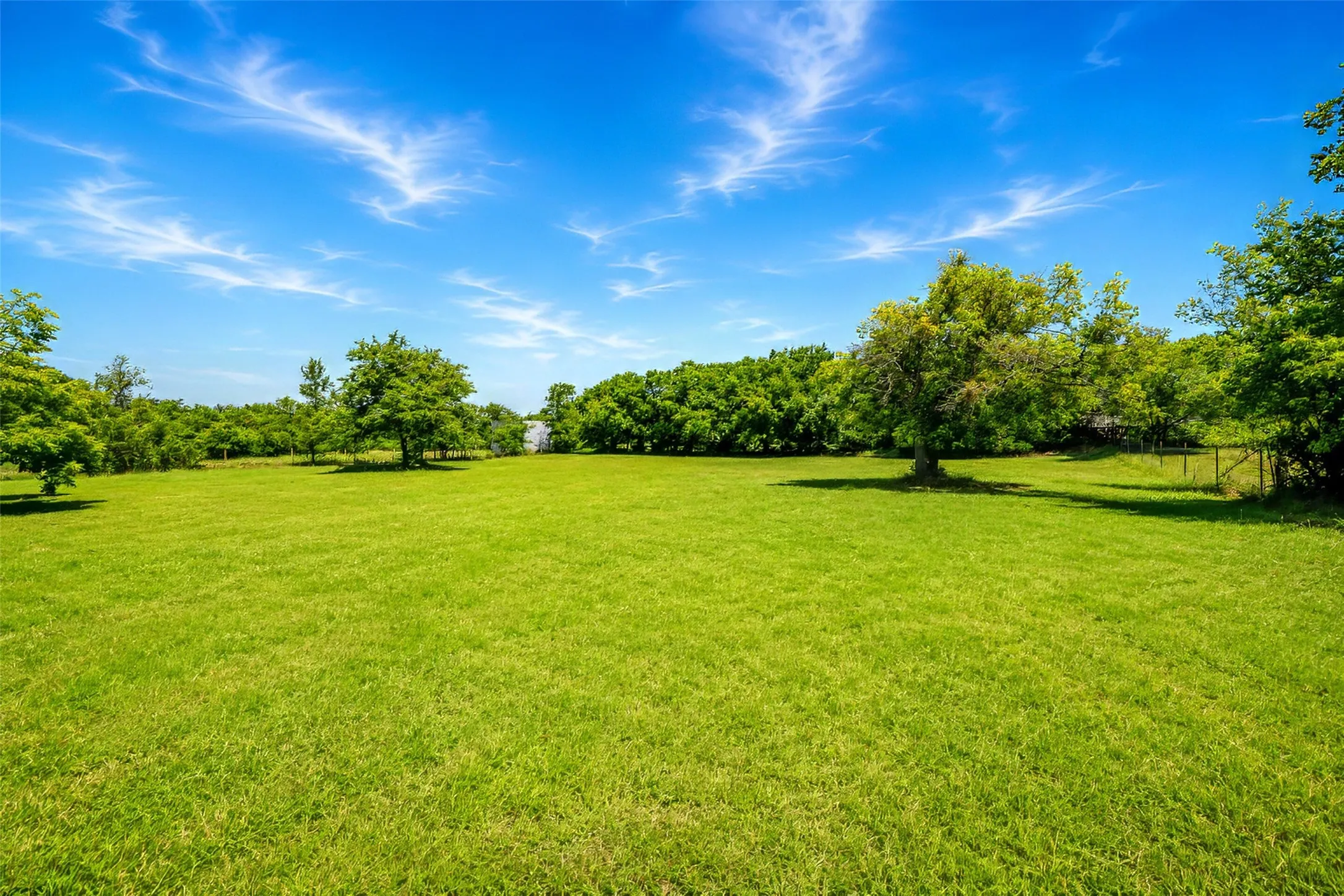 Single Family Residence For Sale in Parker County , 2102 Hill Top Circle, Weatherford, Texas 76085, 3 Bedroom, 2 Bathroom, 2 Garage spaces, 1,209 Sqft, built in 1979, mls#21343955, Real Estate Agent in Weatherford, Homes For Sale in Parker county, Homes For Sale in Weatherford, Realtor in Weatherford Texas, Real Estate Brokerage Independent Realty Texas, Luminita Cordes Realtor