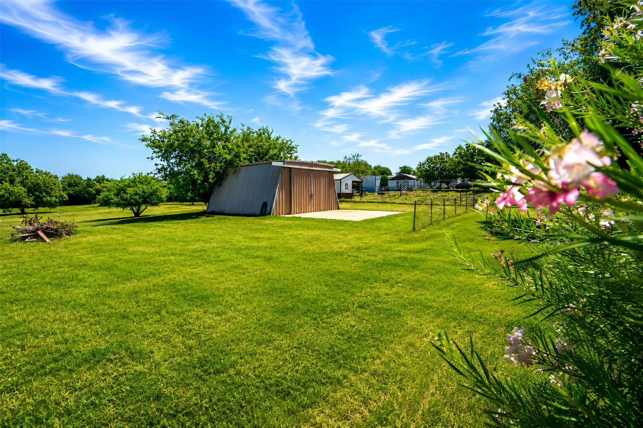 Single Family Residence For Sale in Parker County , 2102 Hill Top Circle, Weatherford, Texas 76085, 3 Bedroom, 2 Bathroom, 2 Garage spaces, 1,209 Sqft, built in 1979, mls#21343955, Real Estate Agent in Weatherford, Homes For Sale in Parker county, Homes For Sale in Weatherford, Realtor in Weatherford Texas, Real Estate Brokerage Independent Realty Texas, Luminita Cordes Realtor