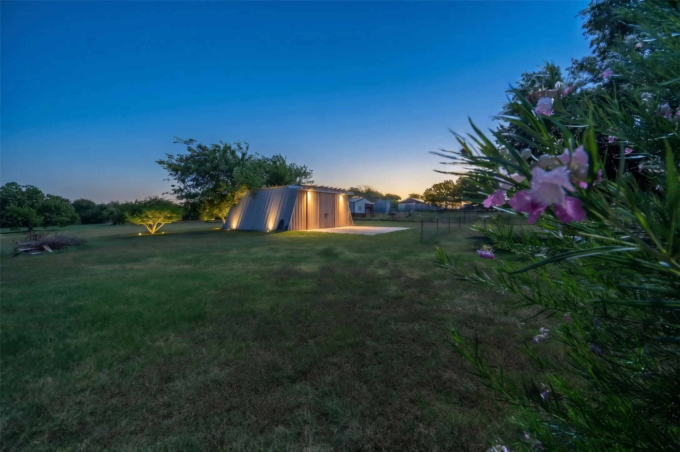 Single Family Residence For Sale in Parker County , 2102 Hill Top Circle, Weatherford, Texas 76085, 3 Bedroom, 2 Bathroom, 2 Garage spaces, 1,209 Sqft, built in 1979, mls#21343955, Real Estate Agent in Weatherford, Homes For Sale in Parker county, Homes For Sale in Weatherford, Realtor in Weatherford Texas, Real Estate Brokerage Independent Realty Texas, Luminita Cordes Realtor