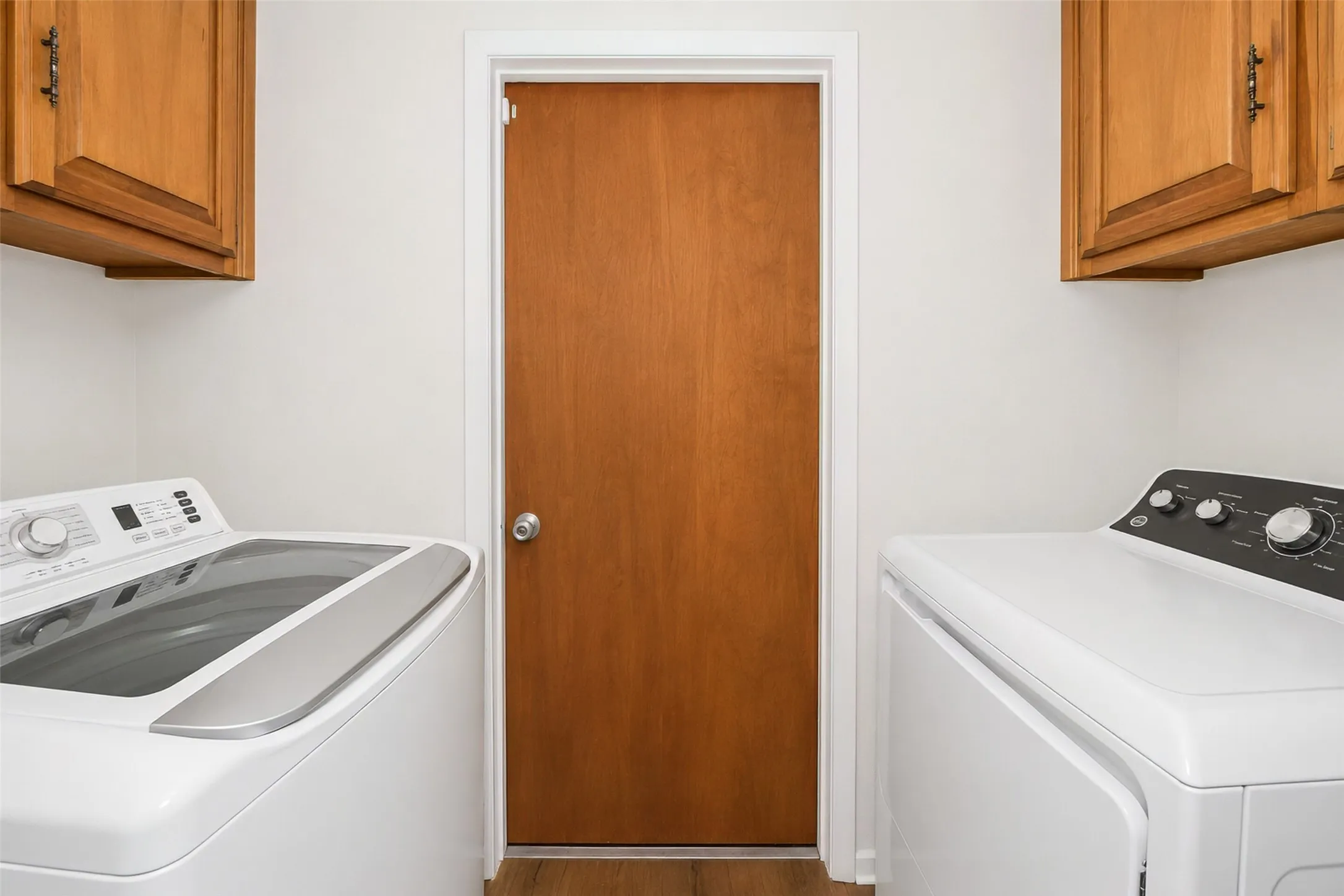 Single Family Residence For Sale in Parker County , 2102 Hill Top Circle, Weatherford, Texas 76085, 3 Bedroom, 2 Bathroom, 2 Garage spaces, 1,209 Sqft, built in 1979, mls#21343955, Real Estate Agent in Weatherford, Homes For Sale in Parker county, Homes For Sale in Weatherford, Realtor in Weatherford Texas, Real Estate Brokerage Independent Realty Texas, Luminita Cordes Realtor