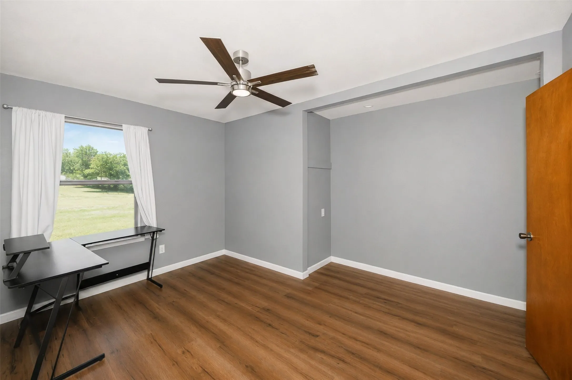 Single Family Residence For Sale in Parker County , 2102 Hill Top Circle, Weatherford, Texas 76085, 3 Bedroom, 2 Bathroom, 2 Garage spaces, 1,209 Sqft, built in 1979, mls#21343955, Real Estate Agent in Weatherford, Homes For Sale in Parker county, Homes For Sale in Weatherford, Realtor in Weatherford Texas, Real Estate Brokerage Independent Realty Texas, Luminita Cordes Realtor