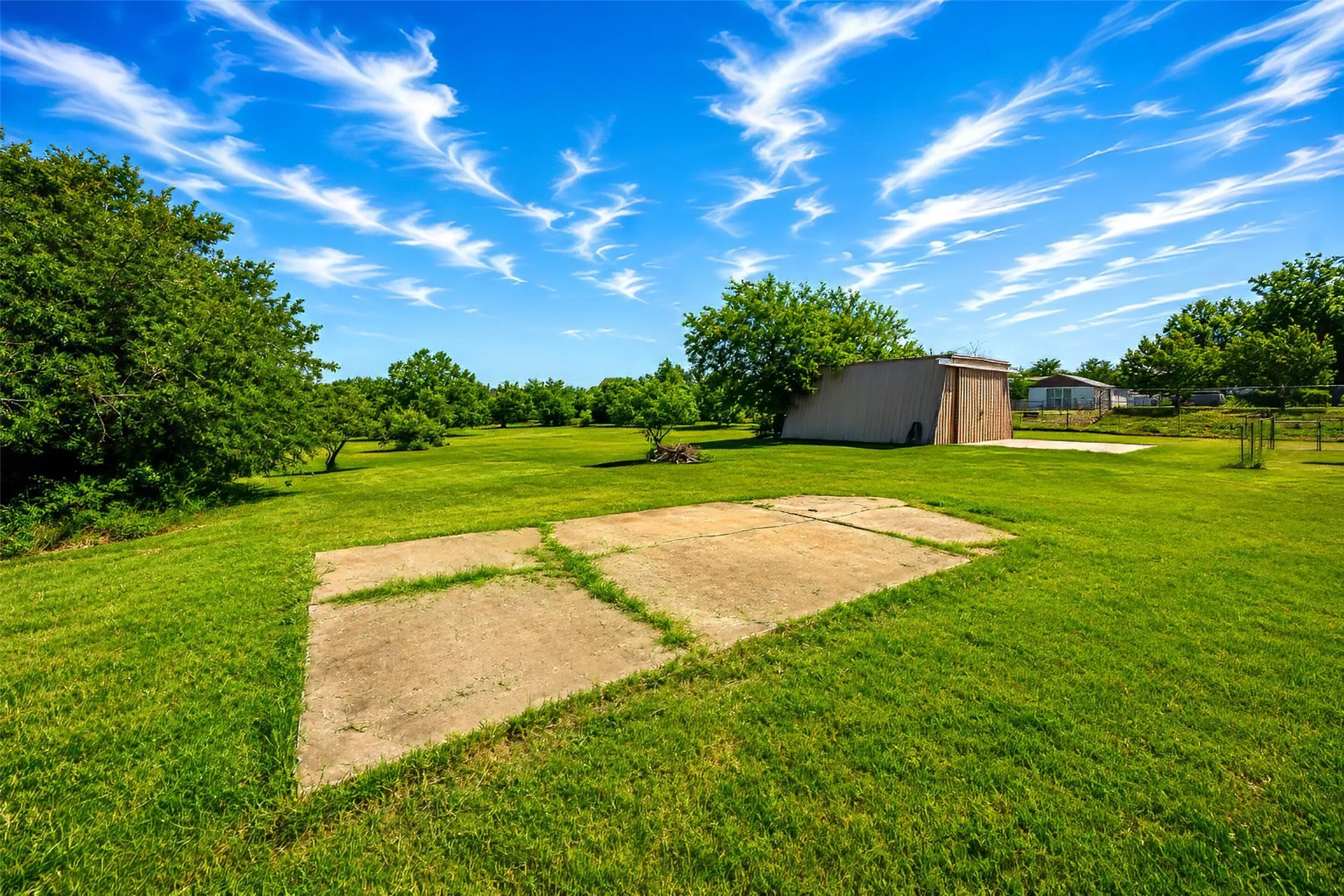 Single Family Residence For Sale in Parker County , 2102 Hill Top Circle, Weatherford, Texas 76085, 3 Bedroom, 2 Bathroom, 2 Garage spaces, 1,209 Sqft, built in 1979, mls#21343955, Real Estate Agent in Weatherford, Homes For Sale in Parker county, Homes For Sale in Weatherford, Realtor in Weatherford Texas, Real Estate Brokerage Independent Realty Texas, Luminita Cordes Realtor