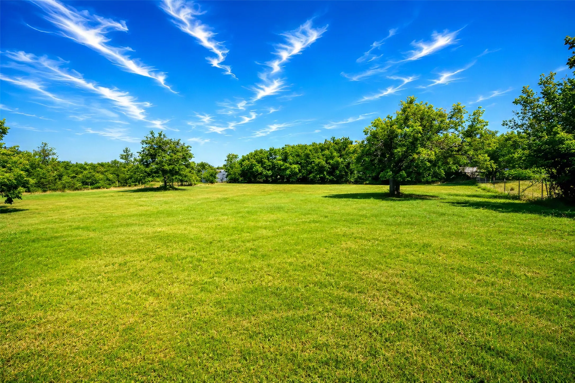 Single Family Residence For Sale in Parker County , 2102 Hill Top Circle, Weatherford, Texas 76085, 3 Bedroom, 2 Bathroom, 2 Garage spaces, 1,209 Sqft, built in 1979, mls#21343955, Real Estate Agent in Weatherford, Homes For Sale in Parker county, Homes For Sale in Weatherford, Realtor in Weatherford Texas, Real Estate Brokerage Independent Realty Texas, Luminita Cordes Realtor