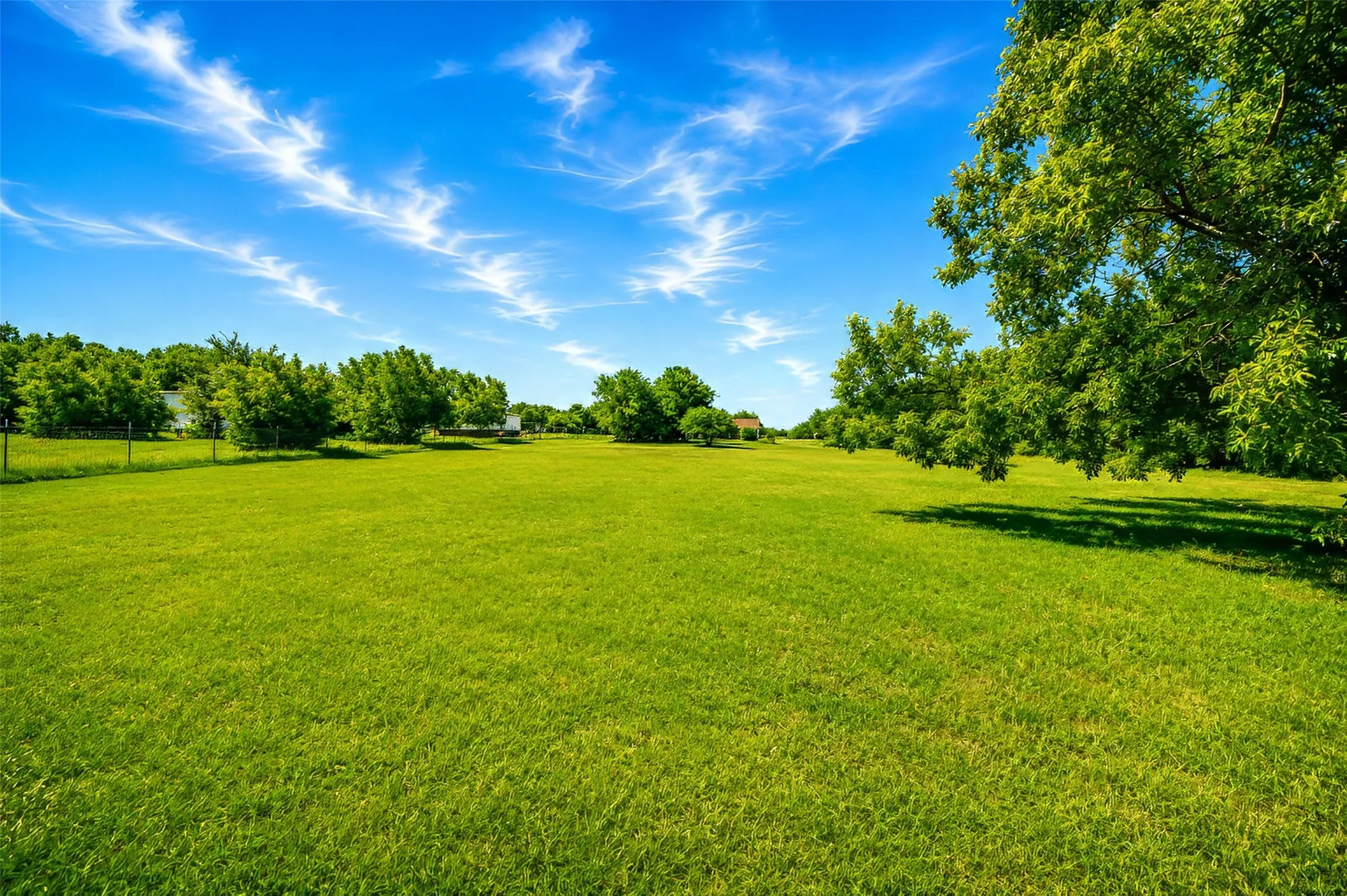 Single Family Residence For Sale in Parker County , 2102 Hill Top Circle, Weatherford, Texas 76085, 3 Bedroom, 2 Bathroom, 2 Garage spaces, 1,209 Sqft, built in 1979, mls#21343955, Real Estate Agent in Weatherford, Homes For Sale in Parker county, Homes For Sale in Weatherford, Realtor in Weatherford Texas, Real Estate Brokerage Independent Realty Texas, Luminita Cordes Realtor