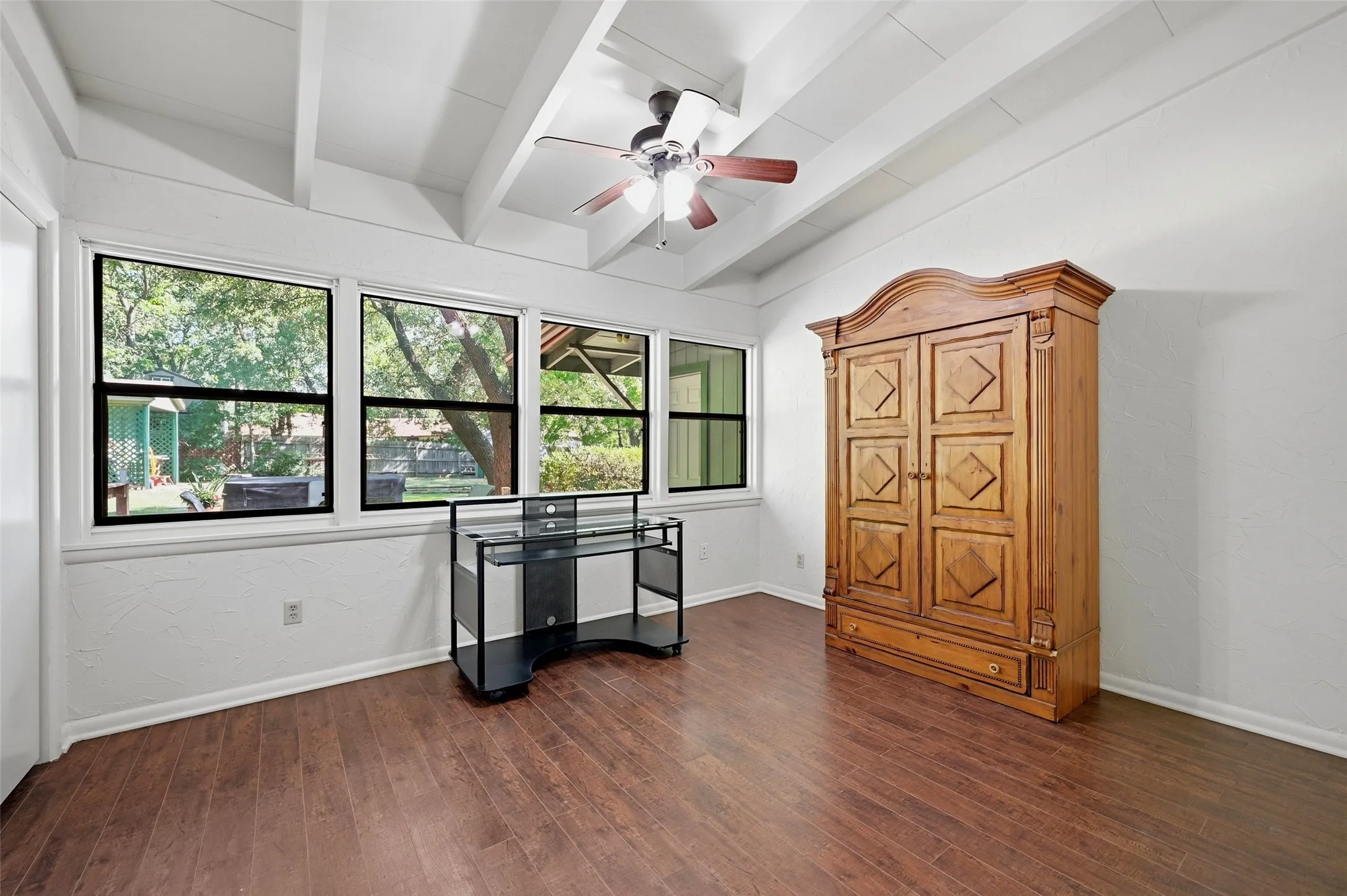 Single Family Residence For Sale in Grayson County , 513 W Easy Street, Sherman, Texas 75092, 3 Bedroom, 3 Bathroom, Garage spaces, 2,123 Sqft, built in 1956, mls#21302419, Real Estate Agent in Sherman, Homes For Sale in Grayson county, Homes For Sale in Sherman, Realtor in Sherman Texas, Real Estate Brokerage Independent Realty Texas, Luminita Cordes Realtor