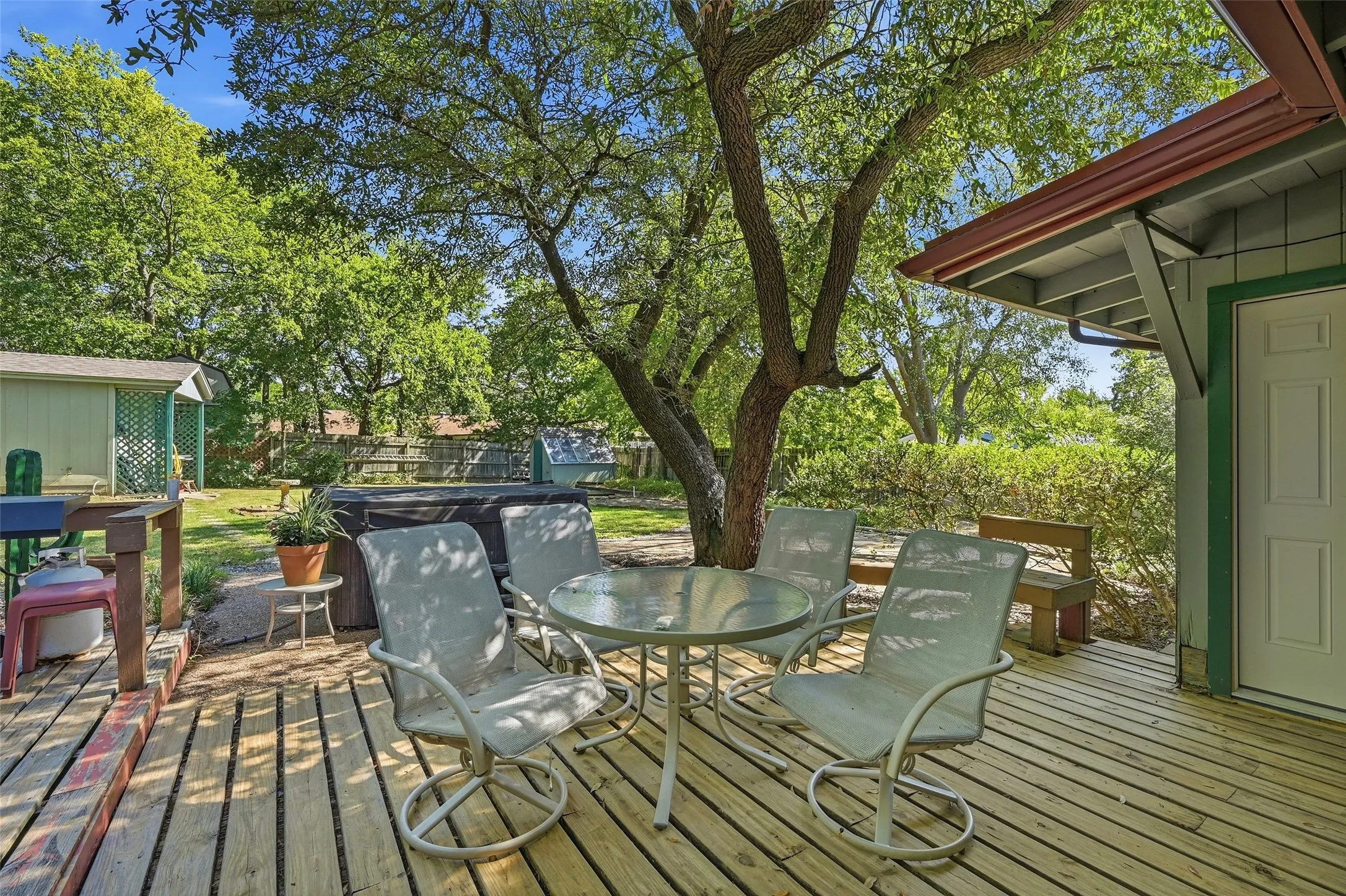 Single Family Residence For Sale in Grayson County , 513 W Easy Street, Sherman, Texas 75092, 3 Bedroom, 3 Bathroom, Garage spaces, 2,123 Sqft, built in 1956, mls#21302419, Real Estate Agent in Sherman, Homes For Sale in Grayson county, Homes For Sale in Sherman, Realtor in Sherman Texas, Real Estate Brokerage Independent Realty Texas, Luminita Cordes Realtor