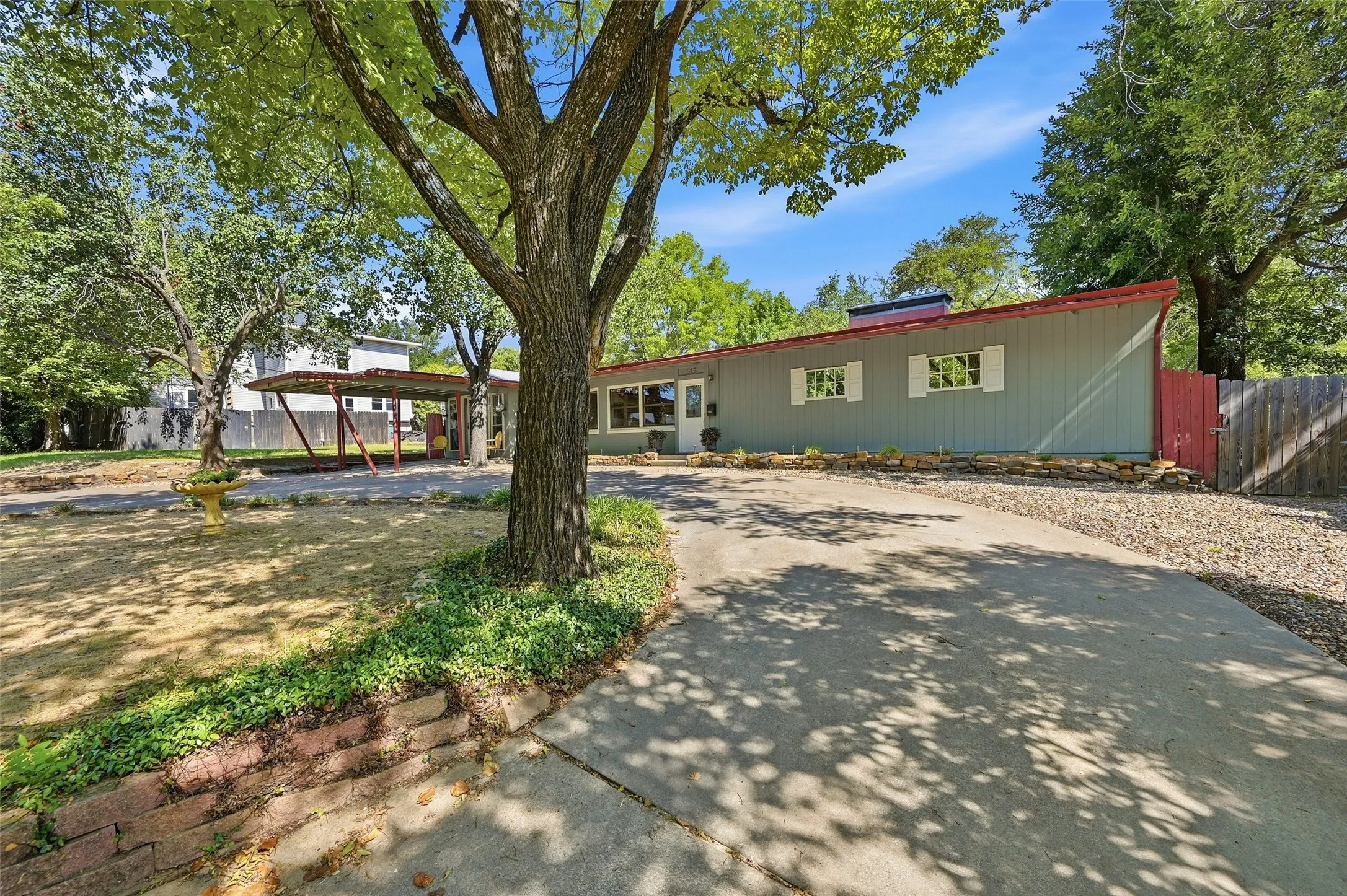 Single Family Residence For Sale in Grayson County , 513 W Easy Street, Sherman, Texas 75092, 3 Bedroom, 3 Bathroom, Garage spaces, 2,123 Sqft, built in 1956, mls#21302419, Real Estate Agent in Sherman, Homes For Sale in Grayson county, Homes For Sale in Sherman, Realtor in Sherman Texas, Real Estate Brokerage Independent Realty Texas, Luminita Cordes Realtor