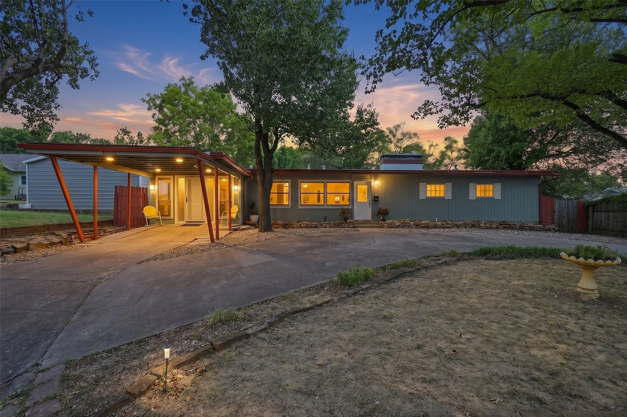 Single Family Residence For Sale in Grayson County , 513 W Easy Street, Sherman, Texas 75092, 3 Bedroom, 3 Bathroom, Garage spaces, 2,123 Sqft, built in 1956, mls#21302419, Real Estate Agent in Sherman, Homes For Sale in Grayson county, Homes For Sale in Sherman, Realtor in Sherman Texas, Real Estate Brokerage Independent Realty Texas, Luminita Cordes Realtor