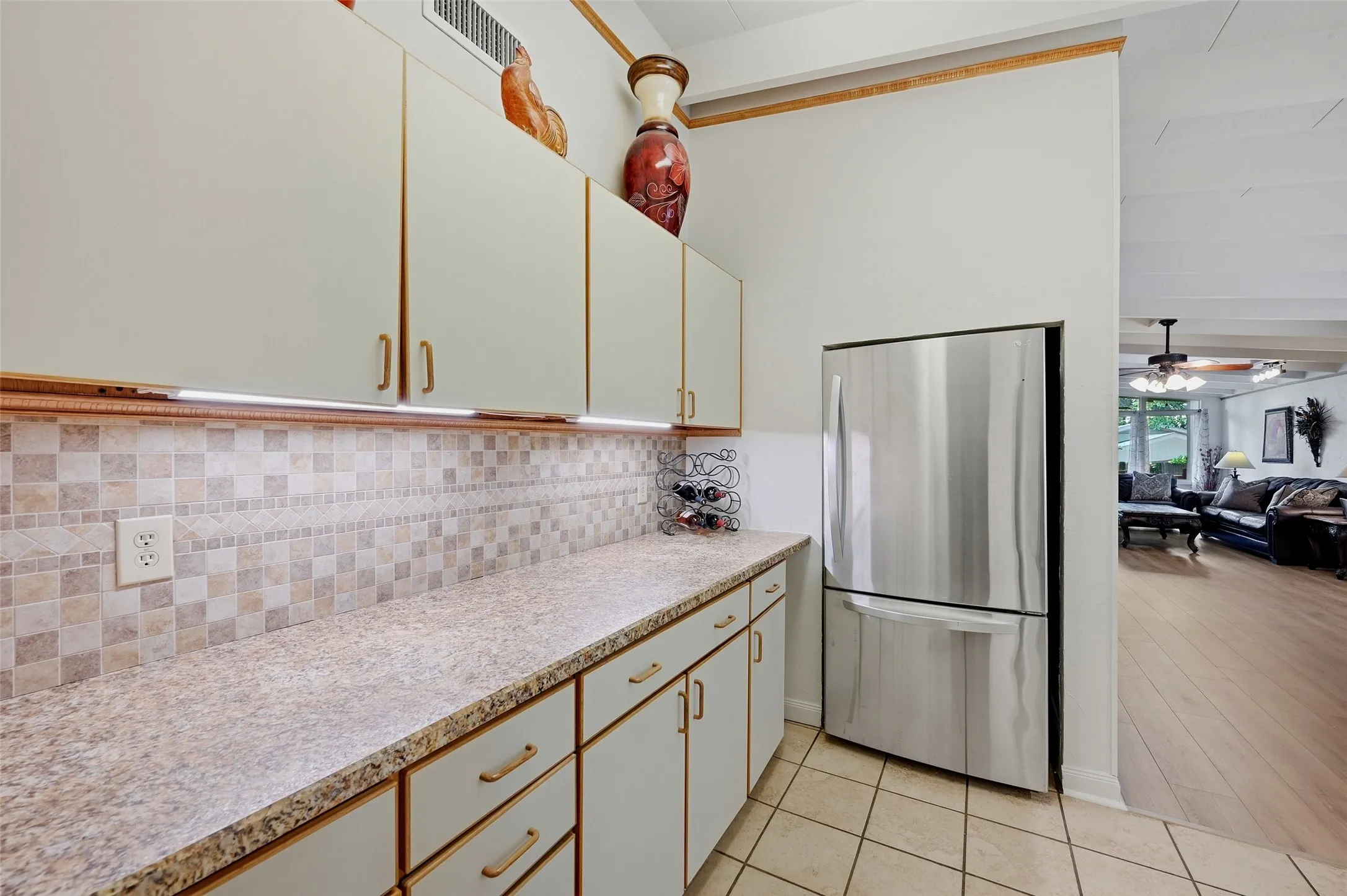 Single Family Residence For Sale in Grayson County , 513 W Easy Street, Sherman, Texas 75092, 3 Bedroom, 3 Bathroom, Garage spaces, 2,123 Sqft, built in 1956, mls#21302419, Real Estate Agent in Sherman, Homes For Sale in Grayson county, Homes For Sale in Sherman, Realtor in Sherman Texas, Real Estate Brokerage Independent Realty Texas, Luminita Cordes Realtor