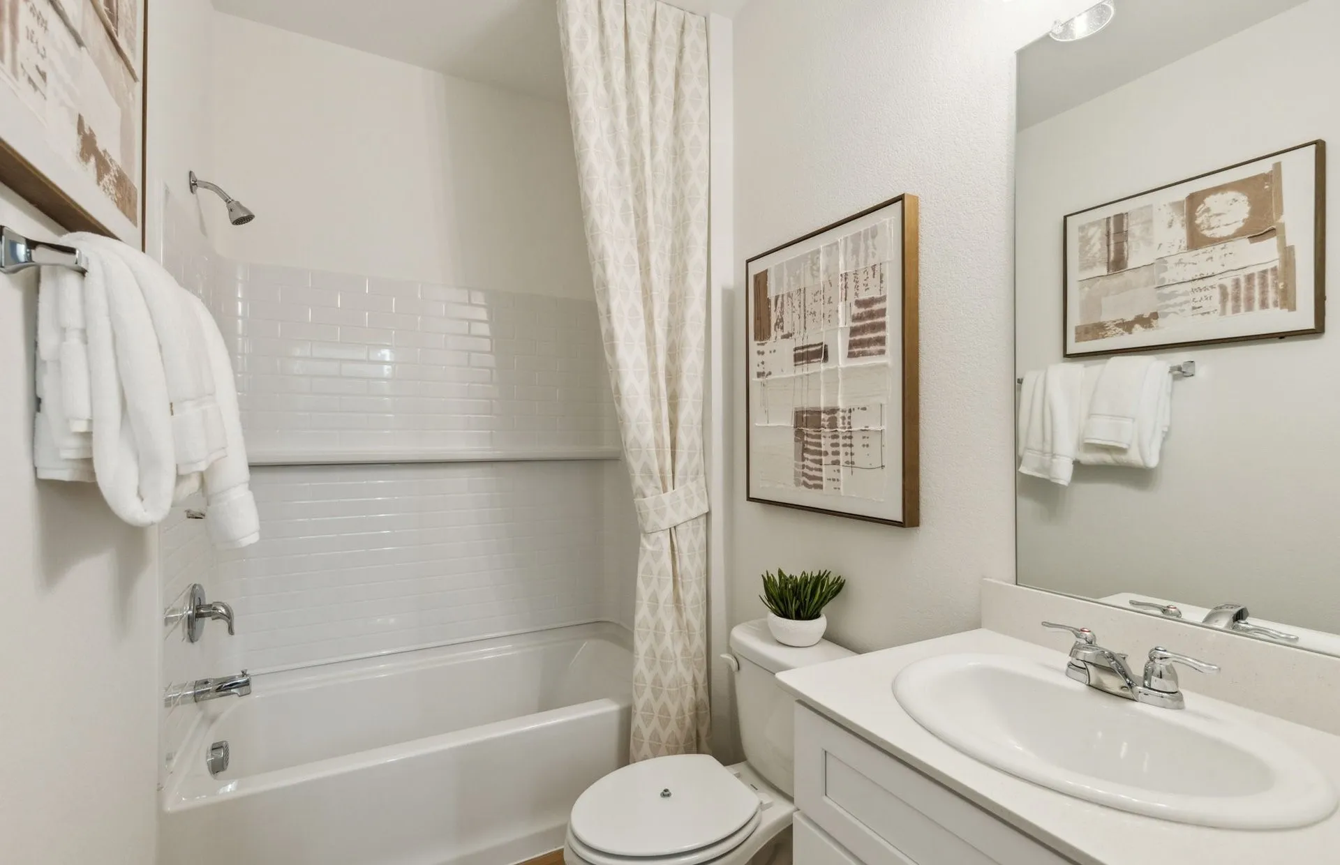 *Model Representation - Spacious secondary bathroom