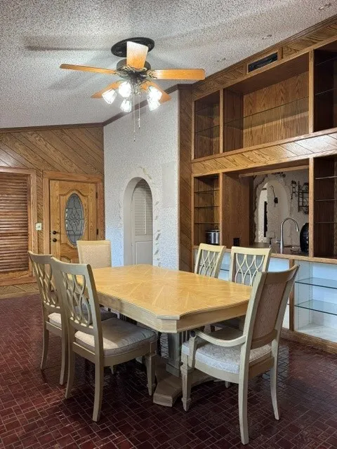 Single Family Residence For Rent in Dallas County , 2309 Richwood, Garland, Texas 75044, 3 Bedroom, 2 Bathroom, 2 Garage spaces, 1,650 Sqft, built in 1972, mls#21343999, Real Estate Agent in Garland, Homes For Rent in Dallas county, Homes For Rent in Garland, Realtor in Garland Texas, Real Estate Brokerage Independent Realty Texas, Luminita Cordes Realtor