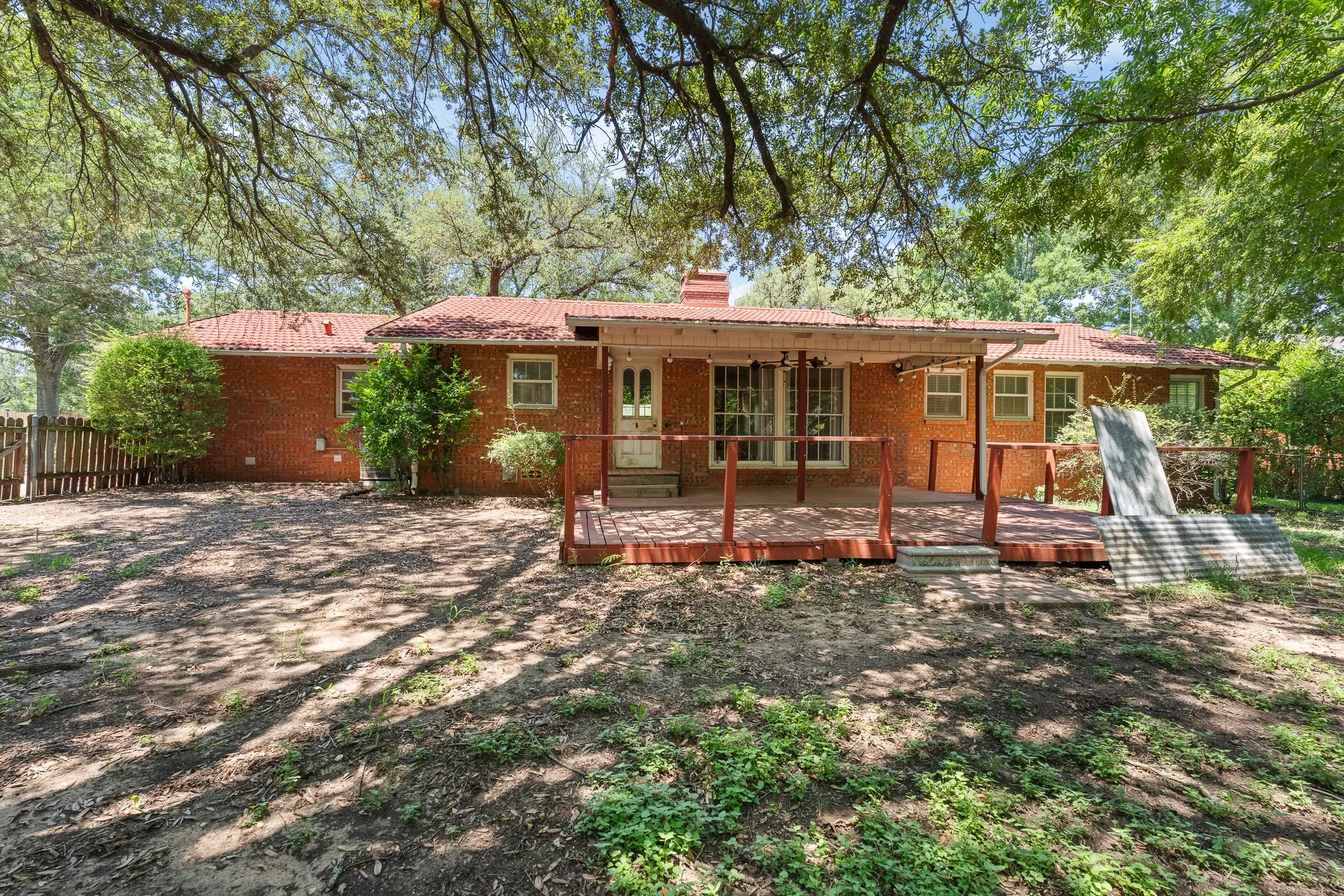 Single Family Residence For Sale in Johnson County , 7 Hill Terrace Place, Cleburne, Texas 76033, 4 Bedroom, 3 Bathroom, 1 Garage spaces, 2,314 Sqft, built in 1956, mls#21342048, Real Estate Agent in Cleburne, Homes For Sale in Johnson county, Homes For Sale in Cleburne, Realtor in Cleburne Texas, Real Estate Brokerage Independent Realty Texas, Luminita Cordes Realtor