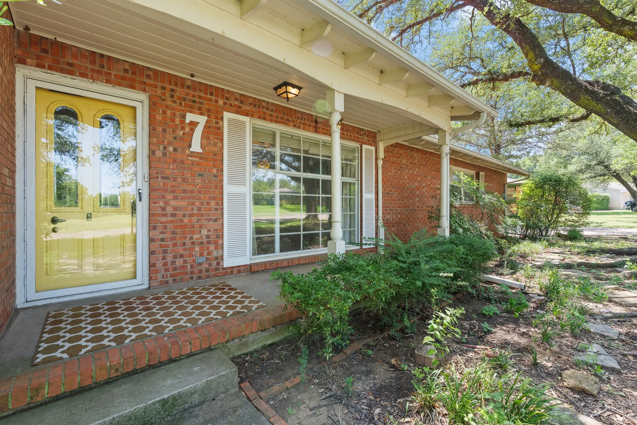 Single Family Residence For Sale in Johnson County , 7 Hill Terrace Place, Cleburne, Texas 76033, 4 Bedroom, 3 Bathroom, 1 Garage spaces, 2,314 Sqft, built in 1956, mls#21342048, Real Estate Agent in Cleburne, Homes For Sale in Johnson county, Homes For Sale in Cleburne, Realtor in Cleburne Texas, Real Estate Brokerage Independent Realty Texas, Luminita Cordes Realtor