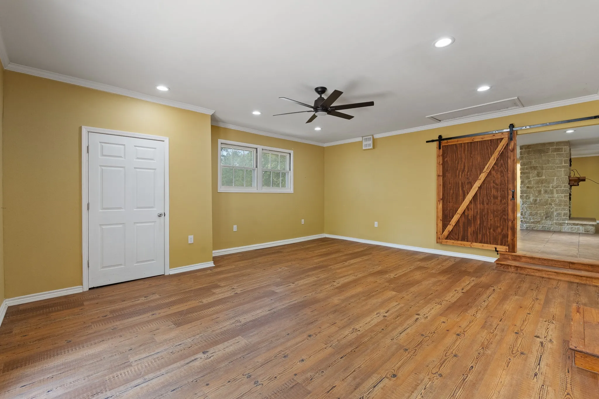 Single Family Residence For Sale in Johnson County , 7 Hill Terrace Place, Cleburne, Texas 76033, 4 Bedroom, 3 Bathroom, 1 Garage spaces, 2,314 Sqft, built in 1956, mls#21342048, Real Estate Agent in Cleburne, Homes For Sale in Johnson county, Homes For Sale in Cleburne, Realtor in Cleburne Texas, Real Estate Brokerage Independent Realty Texas, Luminita Cordes Realtor
