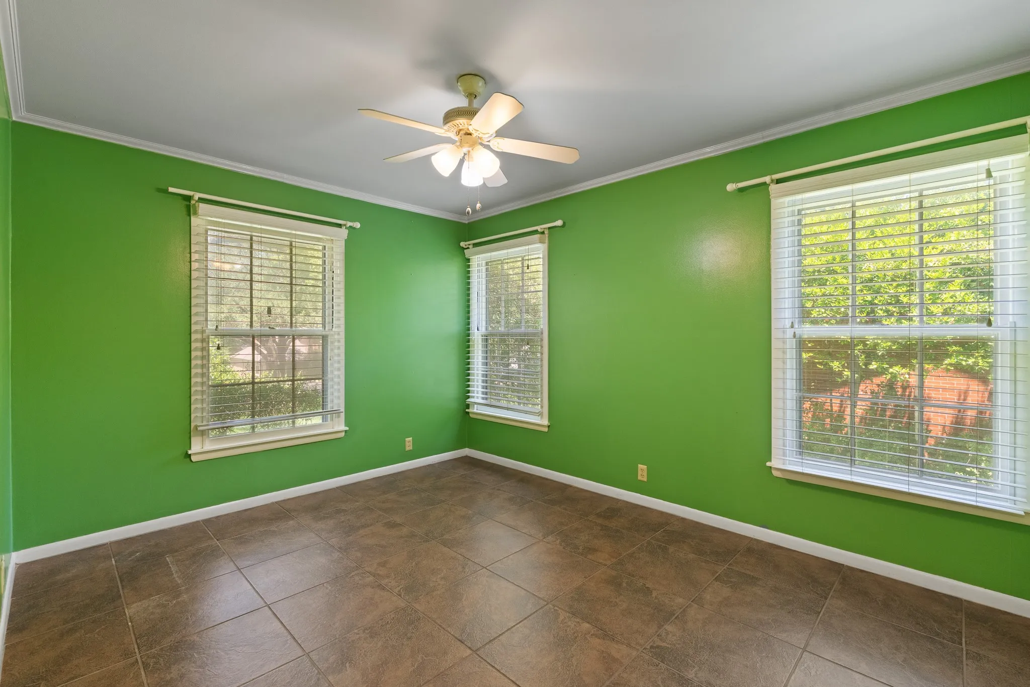Single Family Residence For Sale in Johnson County , 7 Hill Terrace Place, Cleburne, Texas 76033, 4 Bedroom, 3 Bathroom, 1 Garage spaces, 2,314 Sqft, built in 1956, mls#21342048, Real Estate Agent in Cleburne, Homes For Sale in Johnson county, Homes For Sale in Cleburne, Realtor in Cleburne Texas, Real Estate Brokerage Independent Realty Texas, Luminita Cordes Realtor
