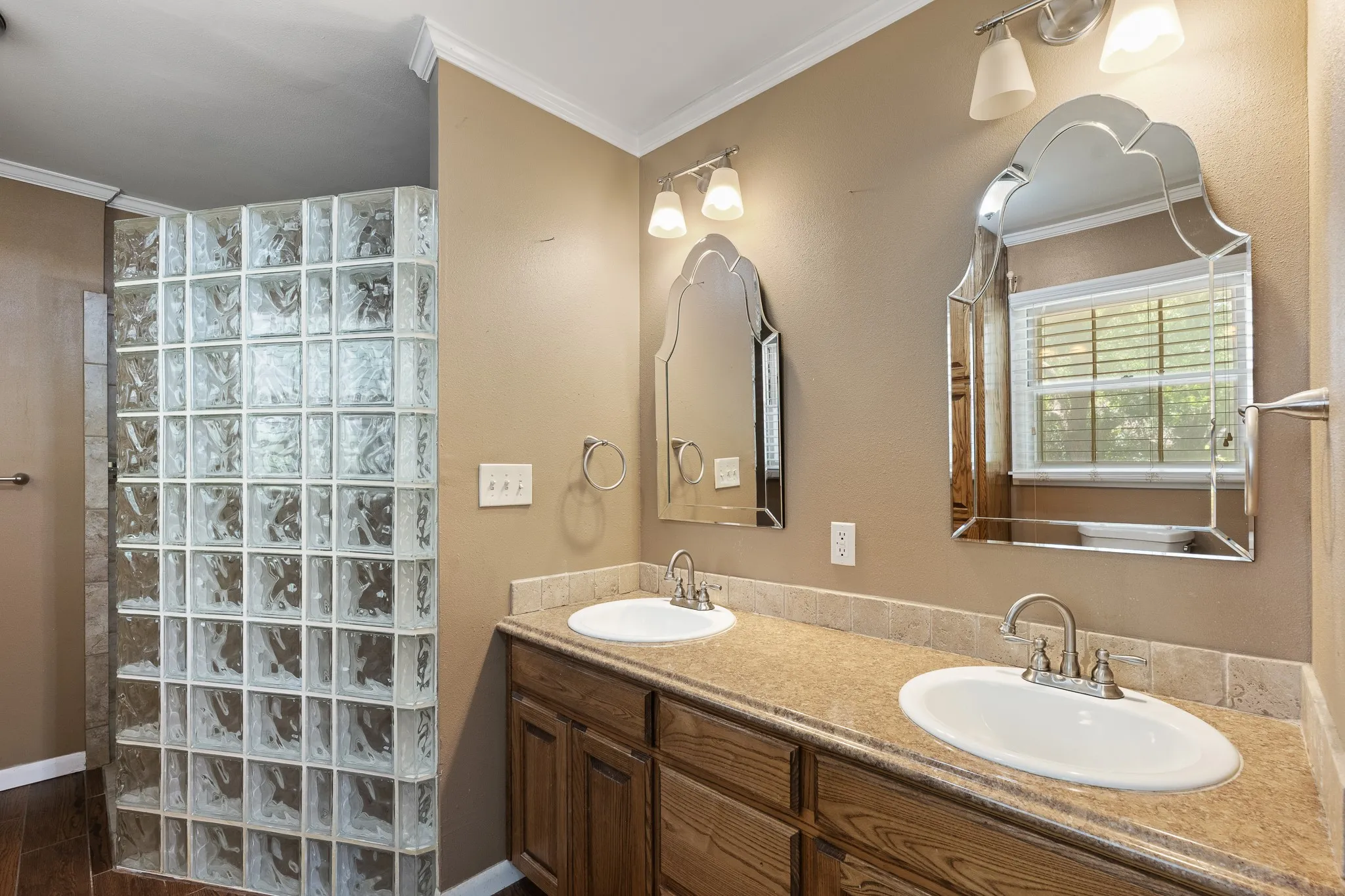 Single Family Residence For Sale in Johnson County , 7 Hill Terrace Place, Cleburne, Texas 76033, 4 Bedroom, 3 Bathroom, 1 Garage spaces, 2,314 Sqft, built in 1956, mls#21342048, Real Estate Agent in Cleburne, Homes For Sale in Johnson county, Homes For Sale in Cleburne, Realtor in Cleburne Texas, Real Estate Brokerage Independent Realty Texas, Luminita Cordes Realtor