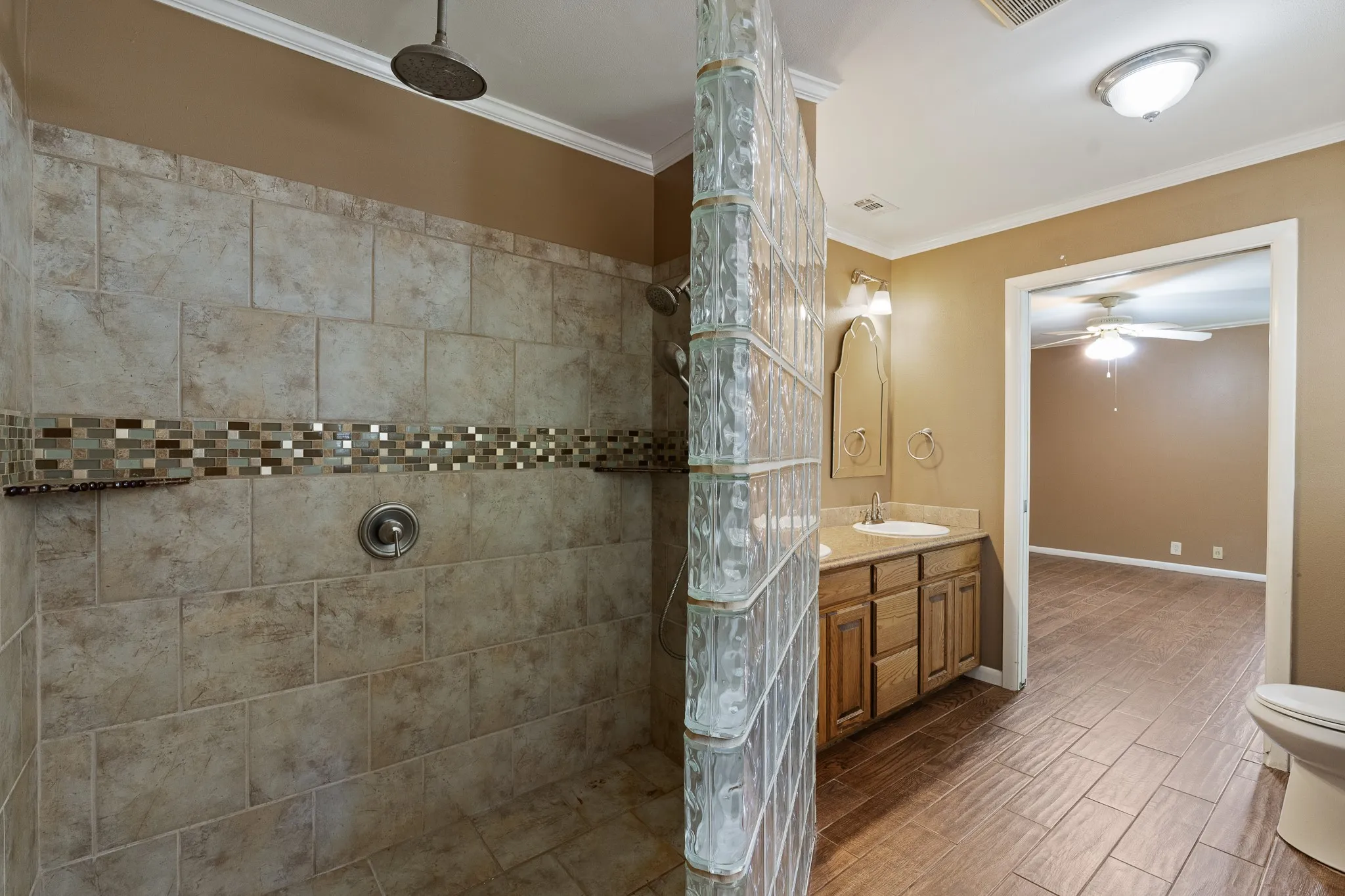 Single Family Residence For Sale in Johnson County , 7 Hill Terrace Place, Cleburne, Texas 76033, 4 Bedroom, 3 Bathroom, 1 Garage spaces, 2,314 Sqft, built in 1956, mls#21342048, Real Estate Agent in Cleburne, Homes For Sale in Johnson county, Homes For Sale in Cleburne, Realtor in Cleburne Texas, Real Estate Brokerage Independent Realty Texas, Luminita Cordes Realtor