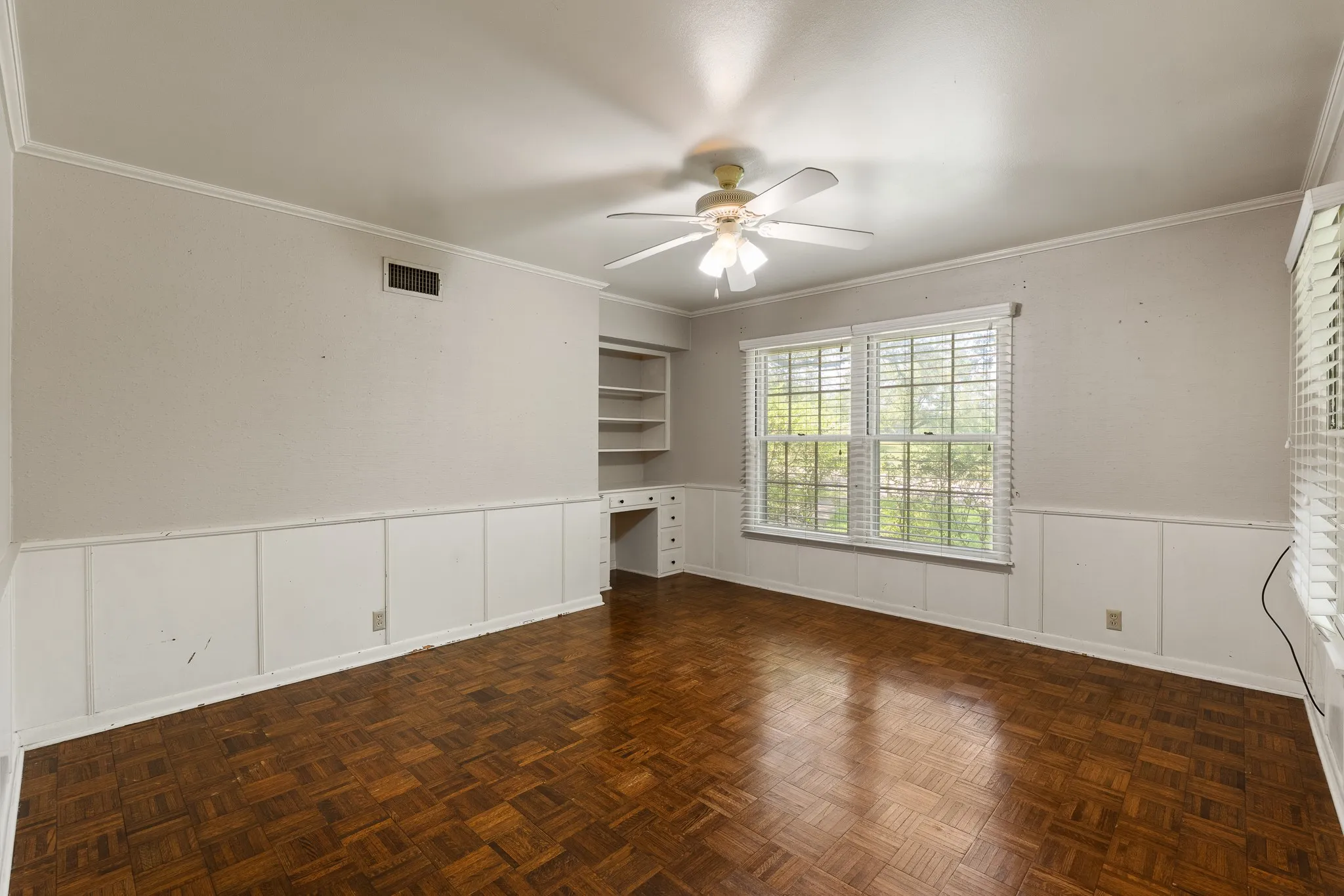 Single Family Residence For Sale in Johnson County , 7 Hill Terrace Place, Cleburne, Texas 76033, 4 Bedroom, 3 Bathroom, 1 Garage spaces, 2,314 Sqft, built in 1956, mls#21342048, Real Estate Agent in Cleburne, Homes For Sale in Johnson county, Homes For Sale in Cleburne, Realtor in Cleburne Texas, Real Estate Brokerage Independent Realty Texas, Luminita Cordes Realtor