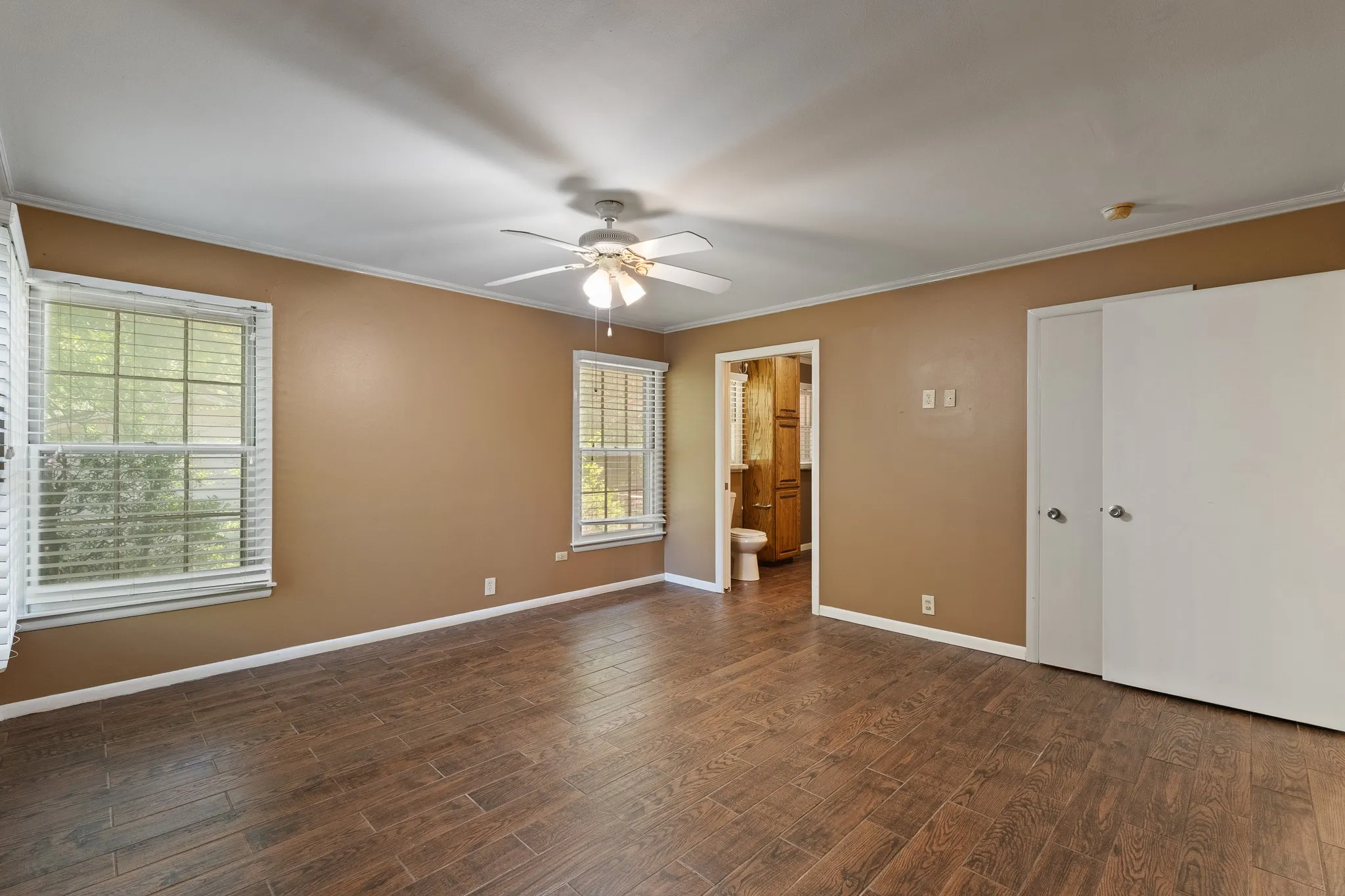 Single Family Residence For Sale in Johnson County , 7 Hill Terrace Place, Cleburne, Texas 76033, 4 Bedroom, 3 Bathroom, 1 Garage spaces, 2,314 Sqft, built in 1956, mls#21342048, Real Estate Agent in Cleburne, Homes For Sale in Johnson county, Homes For Sale in Cleburne, Realtor in Cleburne Texas, Real Estate Brokerage Independent Realty Texas, Luminita Cordes Realtor