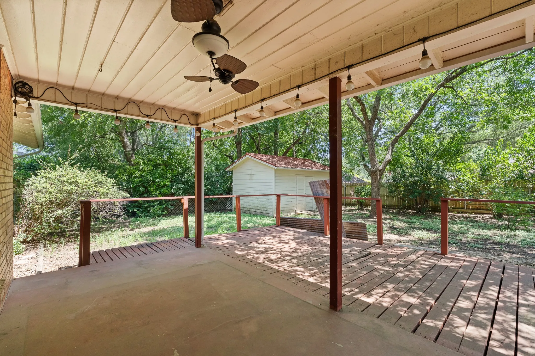 Single Family Residence For Sale in Johnson County , 7 Hill Terrace Place, Cleburne, Texas 76033, 4 Bedroom, 3 Bathroom, 1 Garage spaces, 2,314 Sqft, built in 1956, mls#21342048, Real Estate Agent in Cleburne, Homes For Sale in Johnson county, Homes For Sale in Cleburne, Realtor in Cleburne Texas, Real Estate Brokerage Independent Realty Texas, Luminita Cordes Realtor