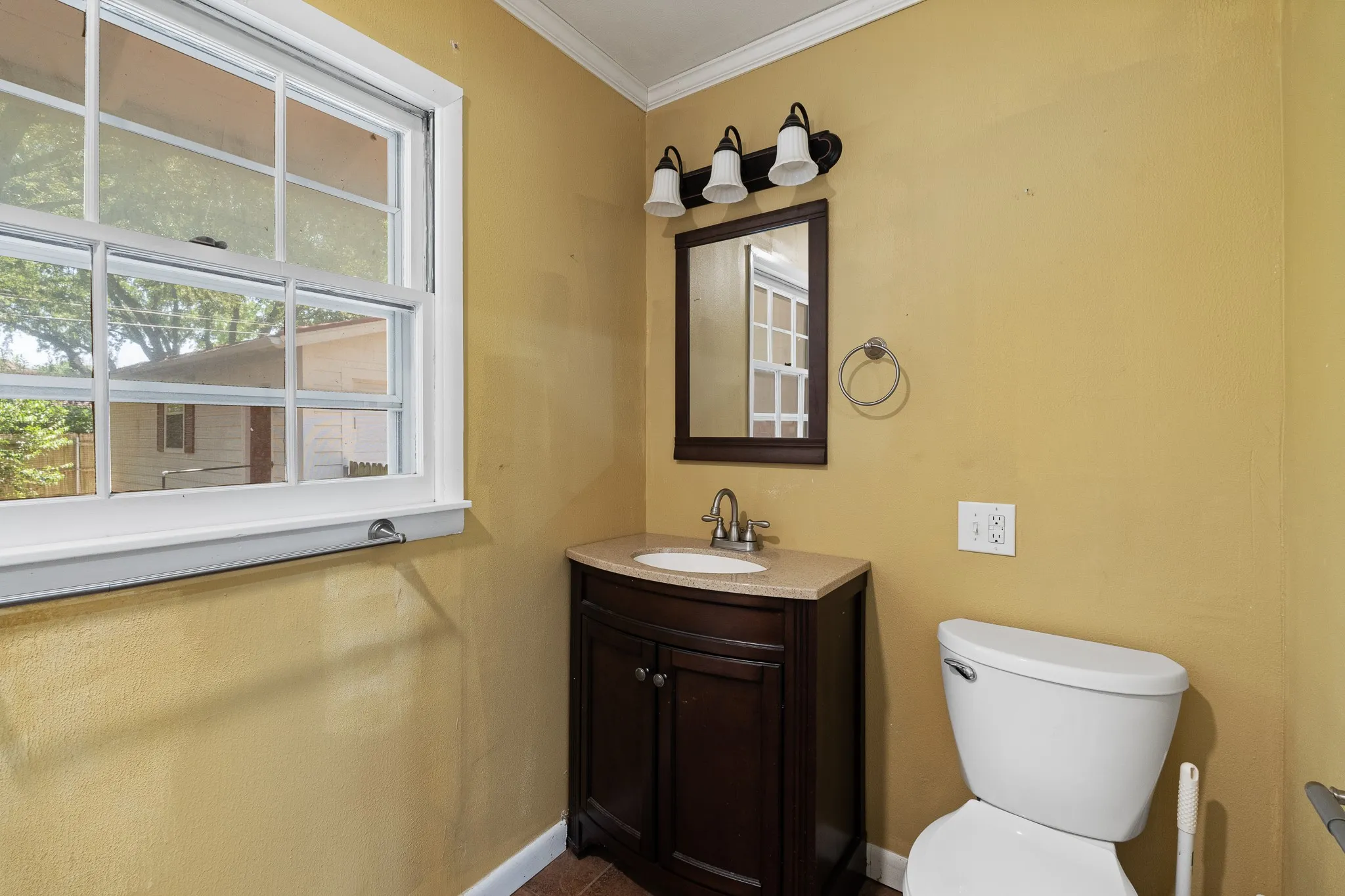 Single Family Residence For Sale in Johnson County , 7 Hill Terrace Place, Cleburne, Texas 76033, 4 Bedroom, 3 Bathroom, 1 Garage spaces, 2,314 Sqft, built in 1956, mls#21342048, Real Estate Agent in Cleburne, Homes For Sale in Johnson county, Homes For Sale in Cleburne, Realtor in Cleburne Texas, Real Estate Brokerage Independent Realty Texas, Luminita Cordes Realtor