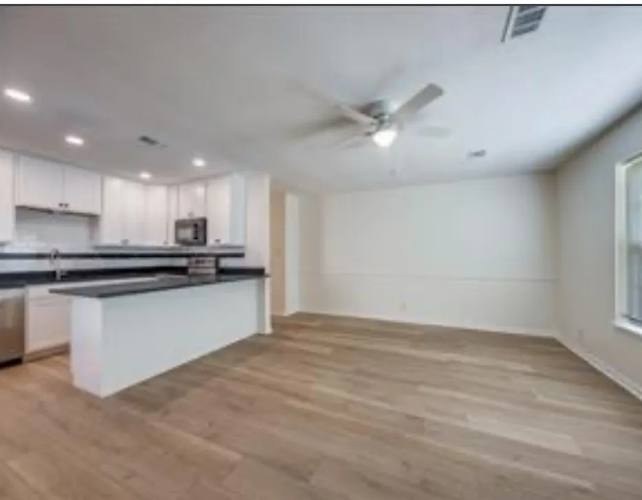 Duplex For Rent in Grayson County , 1721 W Walker Street, Denison, Texas 75020, 2 Bedrooms, 1 Bathroom, 2 Garage spaces, 1,322 Sqft, built in 1972, Price $1,250, mls#21343998, Real Estate Agent in Denison, Homes For Rent in Grayson county, Homes For Rent in Denison, Realtor in Denison Texas, Real Estate Brokerage Independent Realty Texas, Luminita Cordes Realtor