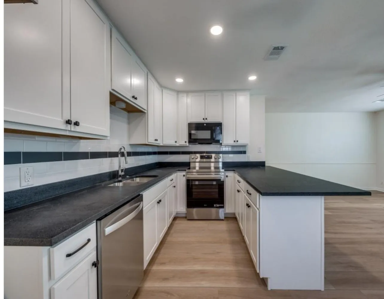Duplex For Rent in Grayson County , 1721 W Walker Street, Denison, Texas 75020, 2 Bedrooms, 1 Bathroom, 2 Garage spaces, 1,322 Sqft, built in 1972, Price $1,250, mls#21343998, Real Estate Agent in Denison, Homes For Rent in Grayson county, Homes For Rent in Denison, Realtor in Denison Texas, Real Estate Brokerage Independent Realty Texas, Luminita Cordes Realtor