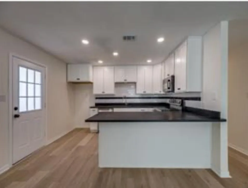 Duplex For Rent in Grayson County , 1721 W Walker Street, Denison, Texas 75020, 2 Bedrooms, 1 Bathroom, 2 Garage spaces, 1,322 Sqft, built in 1972, Price $1,250, mls#21343998, Real Estate Agent in Denison, Homes For Rent in Grayson county, Homes For Rent in Denison, Realtor in Denison Texas, Real Estate Brokerage Independent Realty Texas, Luminita Cordes Realtor