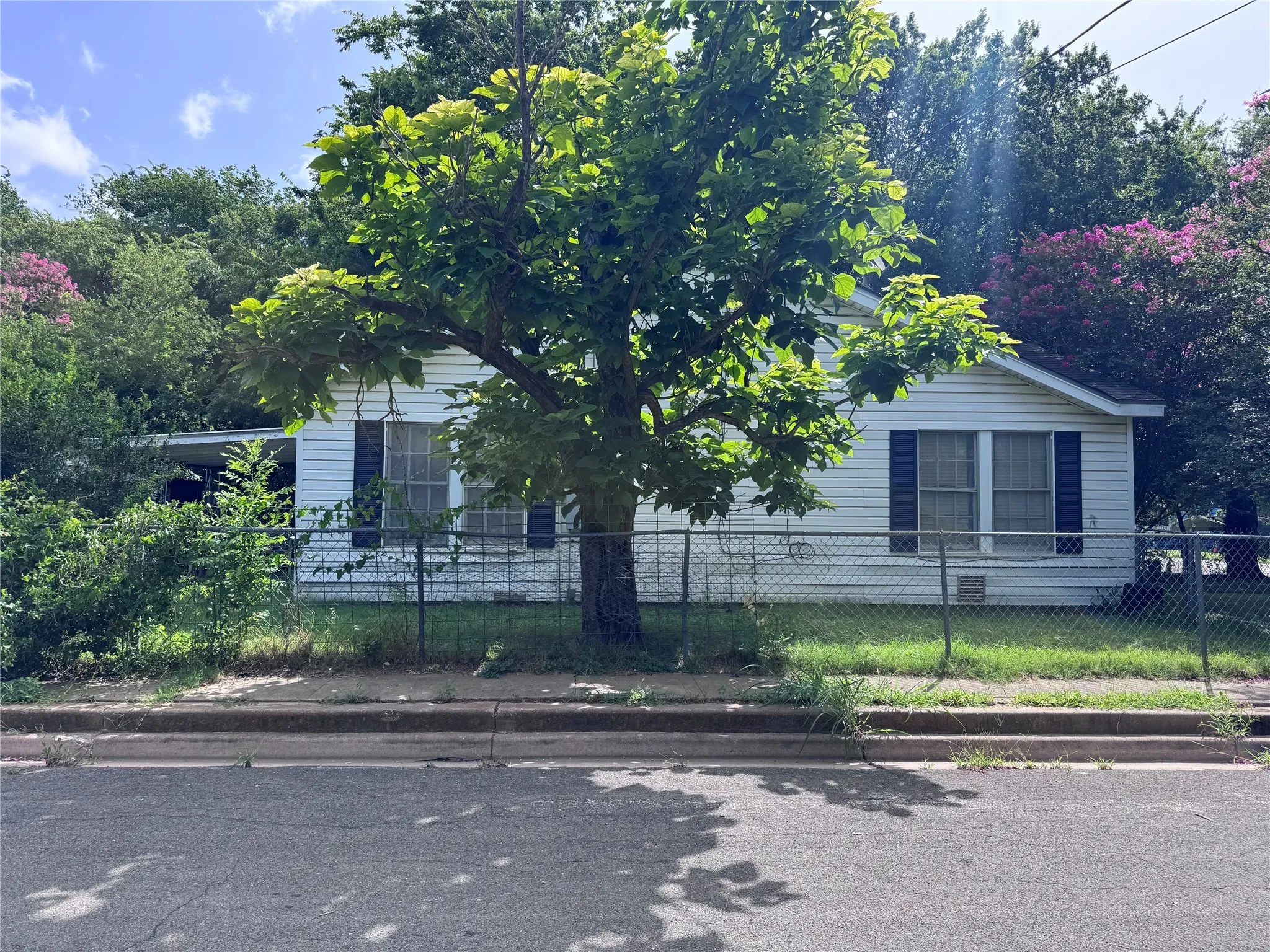 Single Family Residence For Sale in Mc Lennan County , 3300 Harrison Street, Bellmead, Texas 76705, 2 Bedrooms, 1 Bathroom, Garage spaces, 913 Sqft, built in 1949, Price $179,000, mls#21317739, Real Estate Agent in Bellmead, Homes For Sale in Mc Lennan county, Homes For Sale in Bellmead, Realtor in Bellmead Texas, Real Estate Brokerage Independent Realty Texas, Luminita Cordes Realtor
