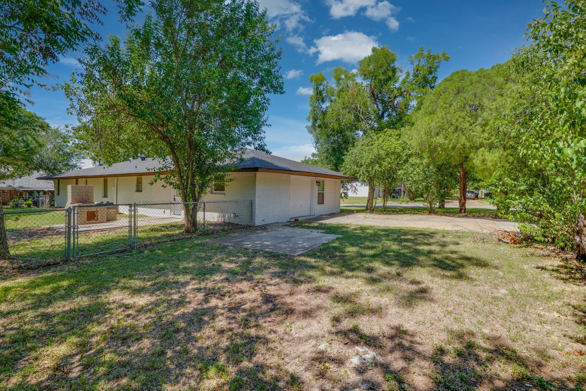 Single Family Residence For Sale in Mc Lennan County , 3000 Old Robinson Road, Waco, Texas 76706, 4 Bedroom, 2 Bathroom, 1 Garage spaces, 2,088 Sqft, built in 1959, mls#21343772, Real Estate Agent in Waco, Homes For Sale in Mc Lennan county, Homes For Sale in Waco, Realtor in Waco Texas, Real Estate Brokerage Independent Realty Texas, Luminita Cordes Realtor