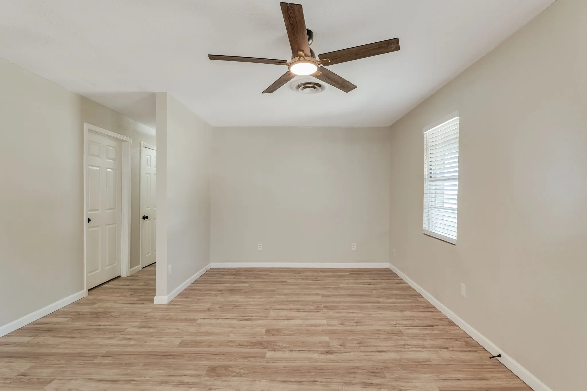 Single Family Residence For Sale in Mc Lennan County , 3000 Old Robinson Road, Waco, Texas 76706, 4 Bedroom, 2 Bathroom, 1 Garage spaces, 2,088 Sqft, built in 1959, mls#21343772, Real Estate Agent in Waco, Homes For Sale in Mc Lennan county, Homes For Sale in Waco, Realtor in Waco Texas, Real Estate Brokerage Independent Realty Texas, Luminita Cordes Realtor