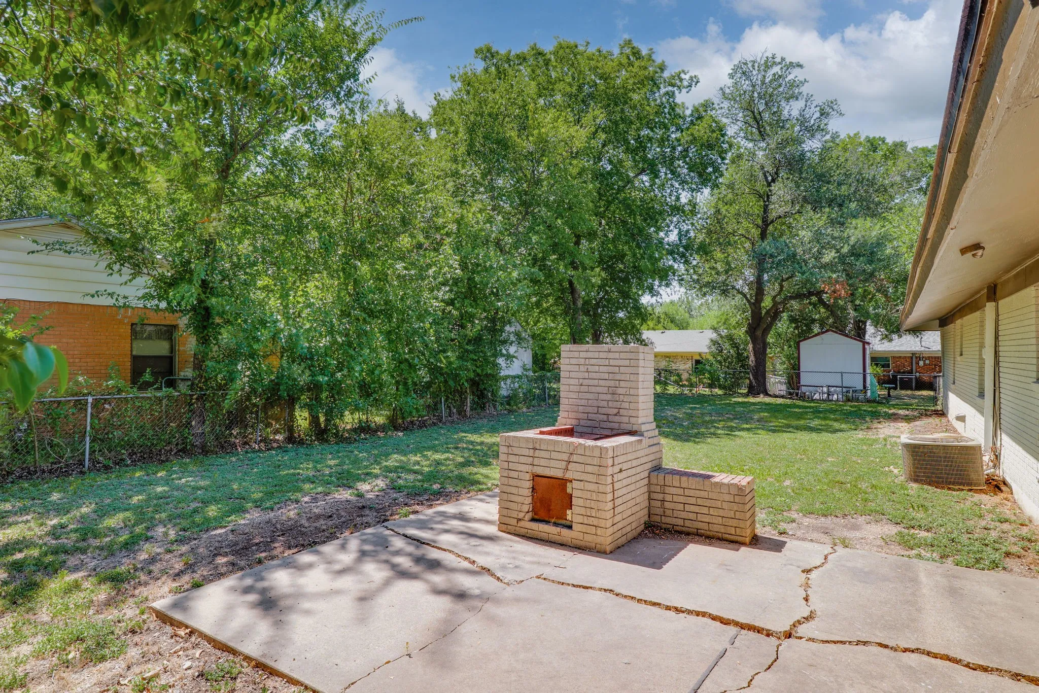 Single Family Residence For Sale in Mc Lennan County , 3000 Old Robinson Road, Waco, Texas 76706, 4 Bedroom, 2 Bathroom, 1 Garage spaces, 2,088 Sqft, built in 1959, mls#21343772, Real Estate Agent in Waco, Homes For Sale in Mc Lennan county, Homes For Sale in Waco, Realtor in Waco Texas, Real Estate Brokerage Independent Realty Texas, Luminita Cordes Realtor