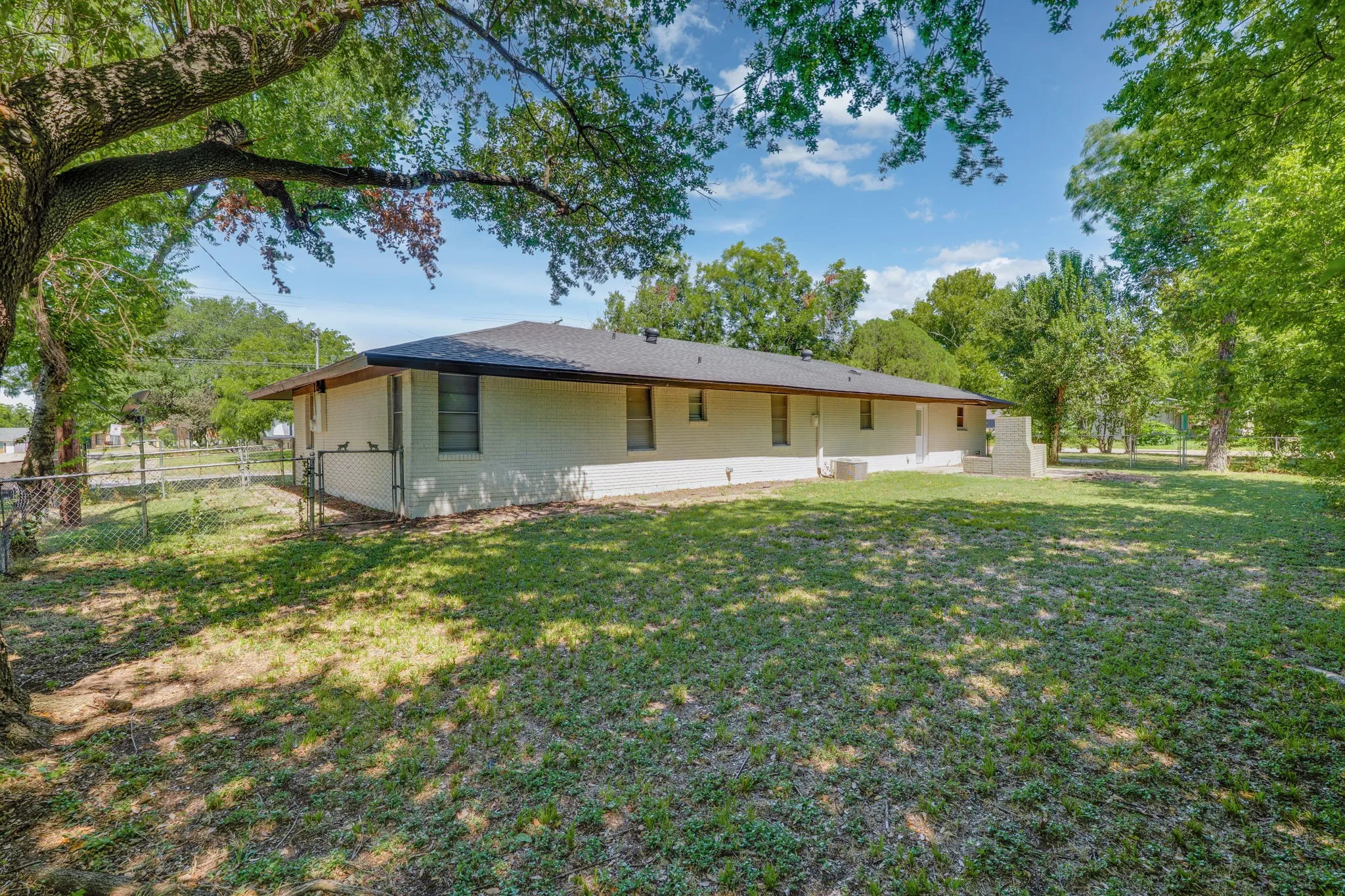 Single Family Residence For Sale in Mc Lennan County , 3000 Old Robinson Road, Waco, Texas 76706, 4 Bedroom, 2 Bathroom, 1 Garage spaces, 2,088 Sqft, built in 1959, mls#21343772, Real Estate Agent in Waco, Homes For Sale in Mc Lennan county, Homes For Sale in Waco, Realtor in Waco Texas, Real Estate Brokerage Independent Realty Texas, Luminita Cordes Realtor