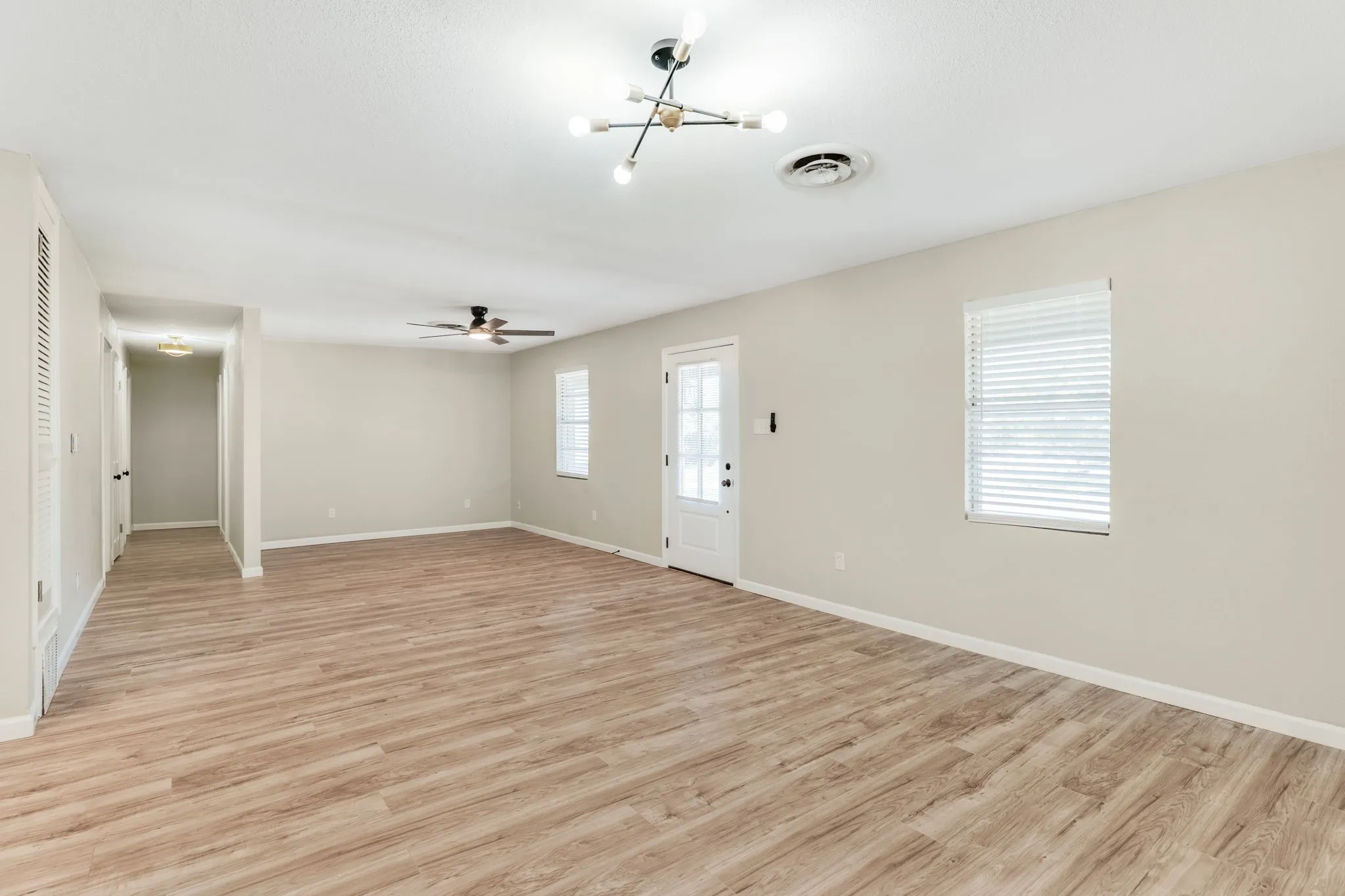 Single Family Residence For Sale in Mc Lennan County , 3000 Old Robinson Road, Waco, Texas 76706, 4 Bedroom, 2 Bathroom, 1 Garage spaces, 2,088 Sqft, built in 1959, mls#21343772, Real Estate Agent in Waco, Homes For Sale in Mc Lennan county, Homes For Sale in Waco, Realtor in Waco Texas, Real Estate Brokerage Independent Realty Texas, Luminita Cordes Realtor