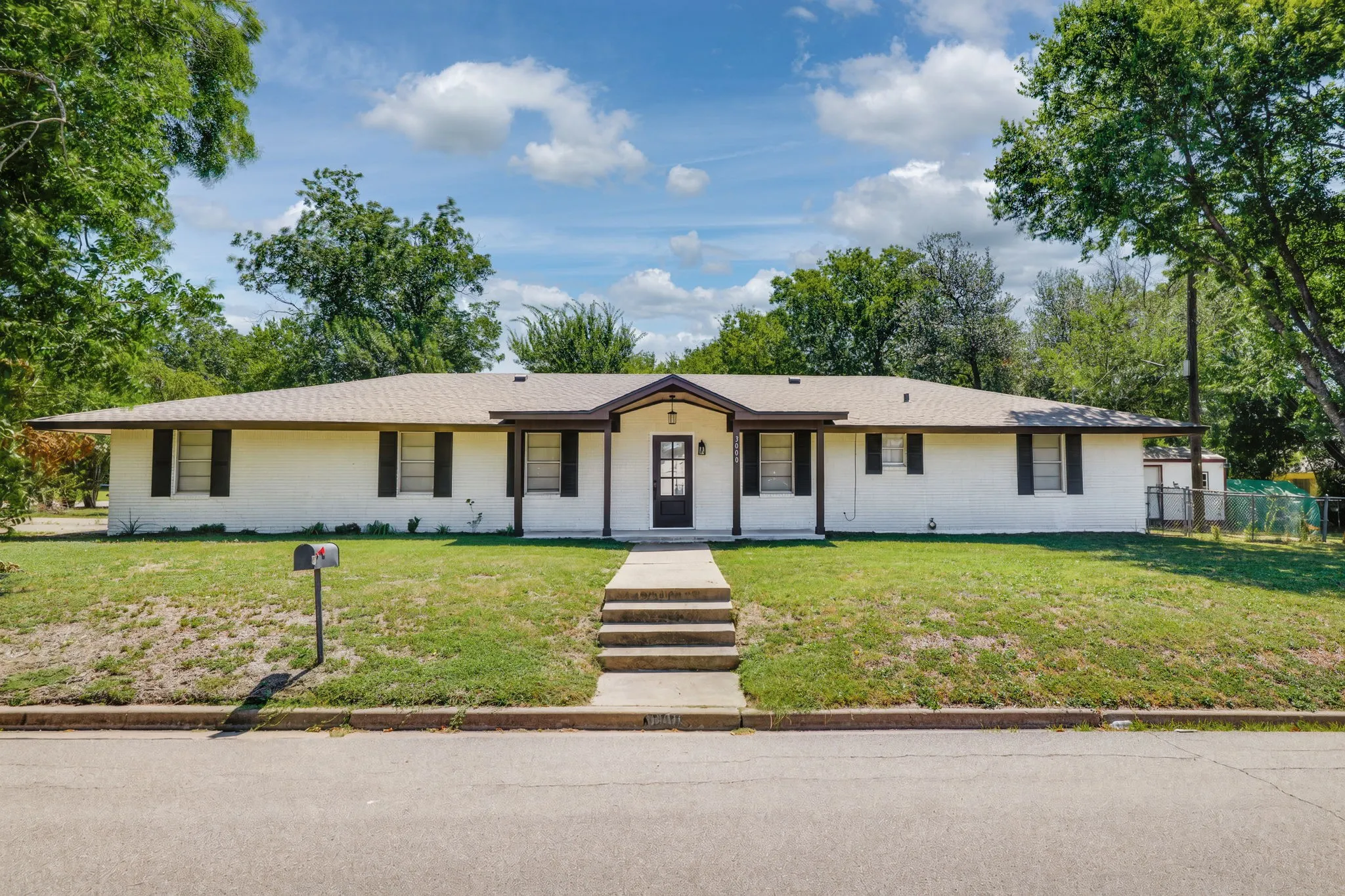 Single Family Residence For Sale in Mc Lennan County , 3000 Old Robinson Road, Waco, Texas 76706, 4 Bedroom, 2 Bathroom, 1 Garage spaces, 2,088 Sqft, built in 1959, mls#21343772, Real Estate Agent in Waco, Homes For Sale in Mc Lennan county, Homes For Sale in Waco, Realtor in Waco Texas, Real Estate Brokerage Independent Realty Texas, Luminita Cordes Realtor