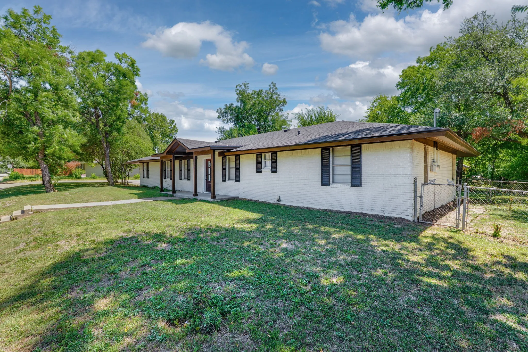 Single Family Residence For Sale in Mc Lennan County , 3000 Old Robinson Road, Waco, Texas 76706, 4 Bedroom, 2 Bathroom, 1 Garage spaces, 2,088 Sqft, built in 1959, mls#21343772, Real Estate Agent in Waco, Homes For Sale in Mc Lennan county, Homes For Sale in Waco, Realtor in Waco Texas, Real Estate Brokerage Independent Realty Texas, Luminita Cordes Realtor