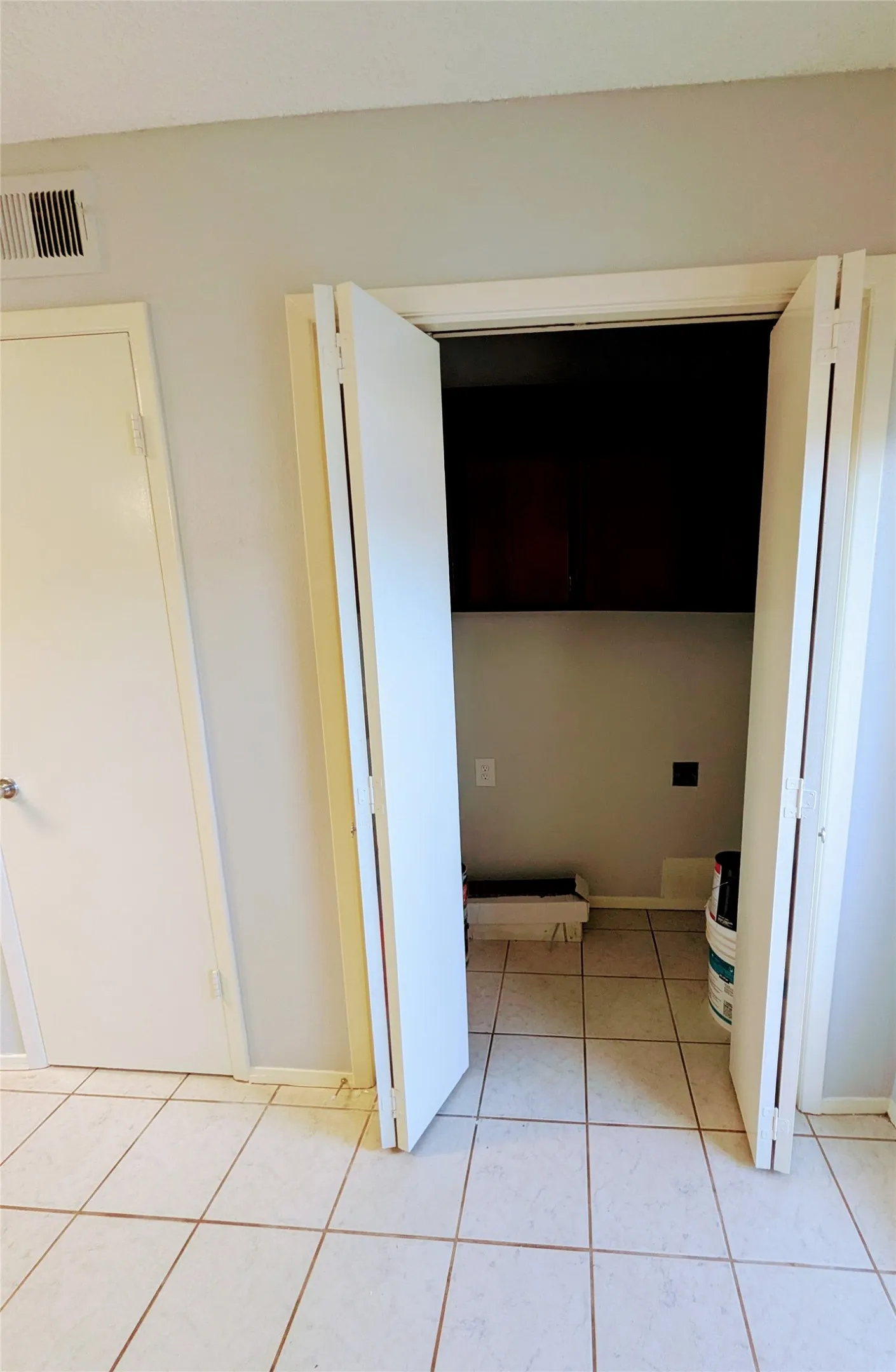 Condominium For Rent in Dallas County , 10650 Steppington Drive 116, Dallas, Texas 75230, 2 Bedroom, 2 Bathroom, Garage spaces, 1,197 Sqft, built in 1979, mls#21343912, Real Estate Agent in Dallas, Homes For Rent in Dallas county, Homes For Rent in Dallas, Realtor in Dallas Texas, Real Estate Brokerage Independent Realty Texas, Luminita Cordes Realtor