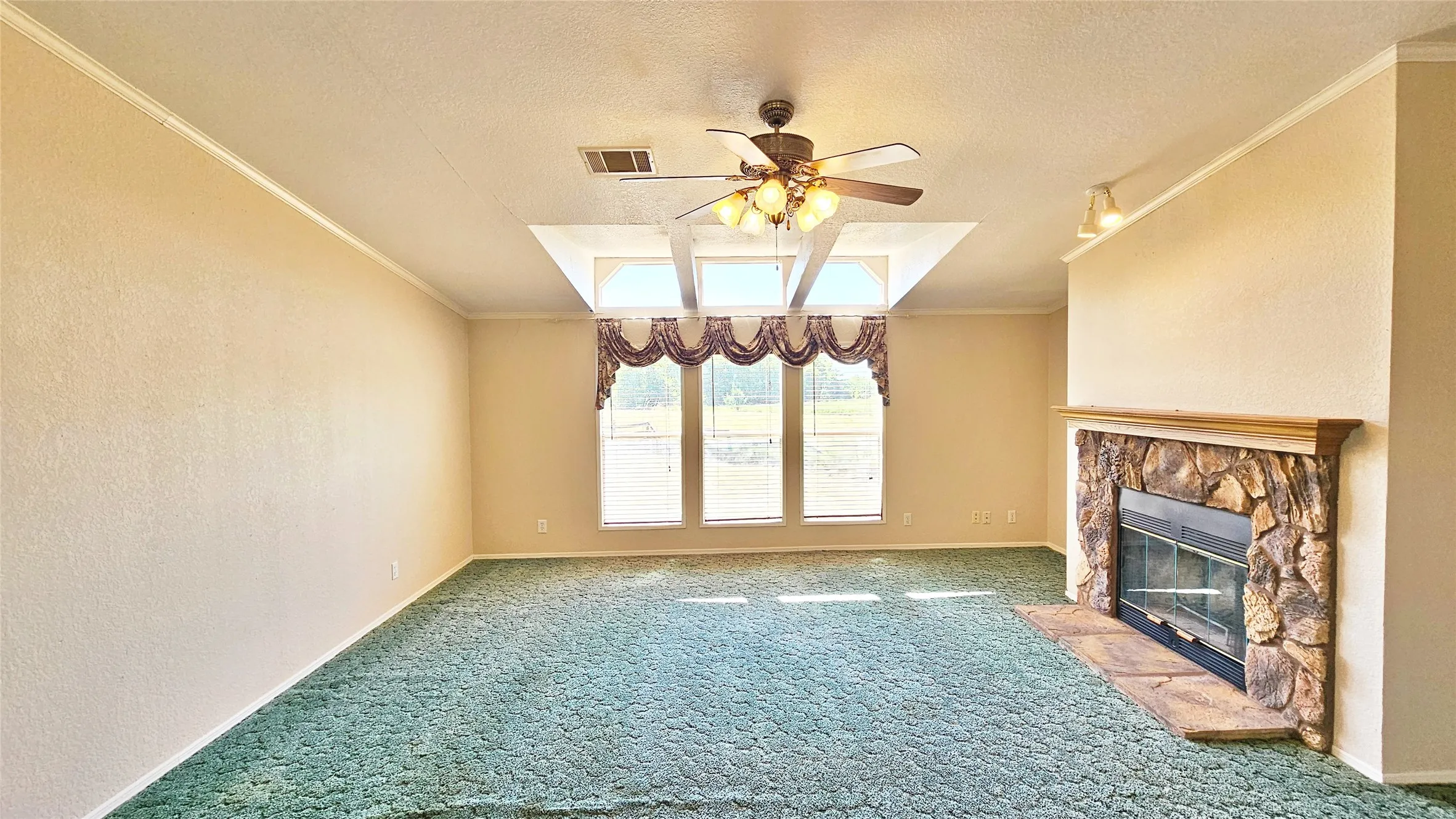 Farm For Sale in Hunt County , 2247 County Road 2130, Greenville, Texas 75402, 4 Bedroom, 2 Bathroom, 4 Garage spaces, 2,356 Sqft, built in 1999, mls#21343475, Real Estate Agent in Greenville, Homes For Sale in Hunt county, Homes For Sale in Greenville, Realtor in Greenville Texas, Real Estate Brokerage Independent Realty Texas, Luminita Cordes Realtor