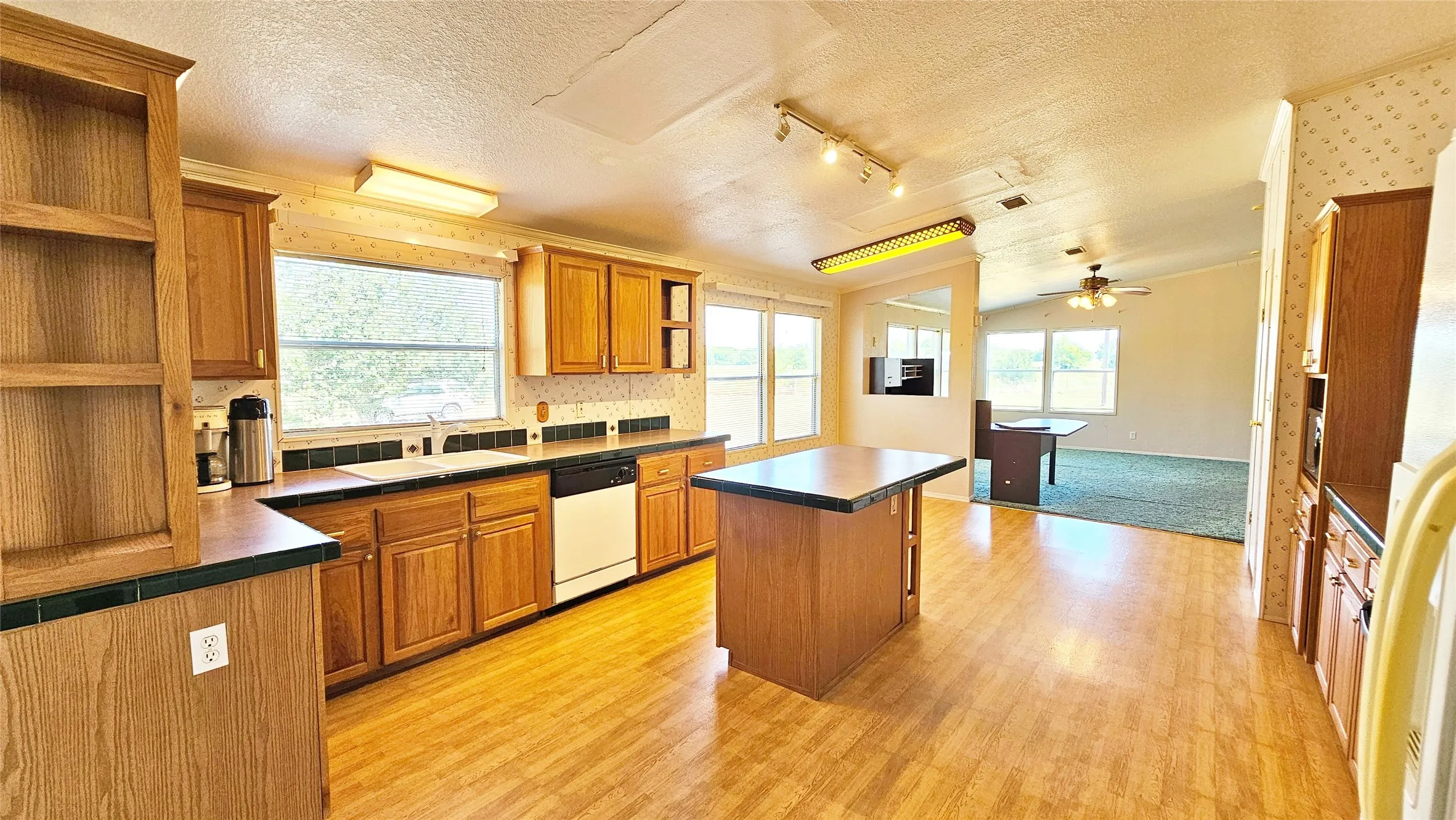 Farm For Sale in Hunt County , 2247 County Road 2130, Greenville, Texas 75402, 4 Bedroom, 2 Bathroom, 4 Garage spaces, 2,356 Sqft, built in 1999, mls#21343475, Real Estate Agent in Greenville, Homes For Sale in Hunt county, Homes For Sale in Greenville, Realtor in Greenville Texas, Real Estate Brokerage Independent Realty Texas, Luminita Cordes Realtor