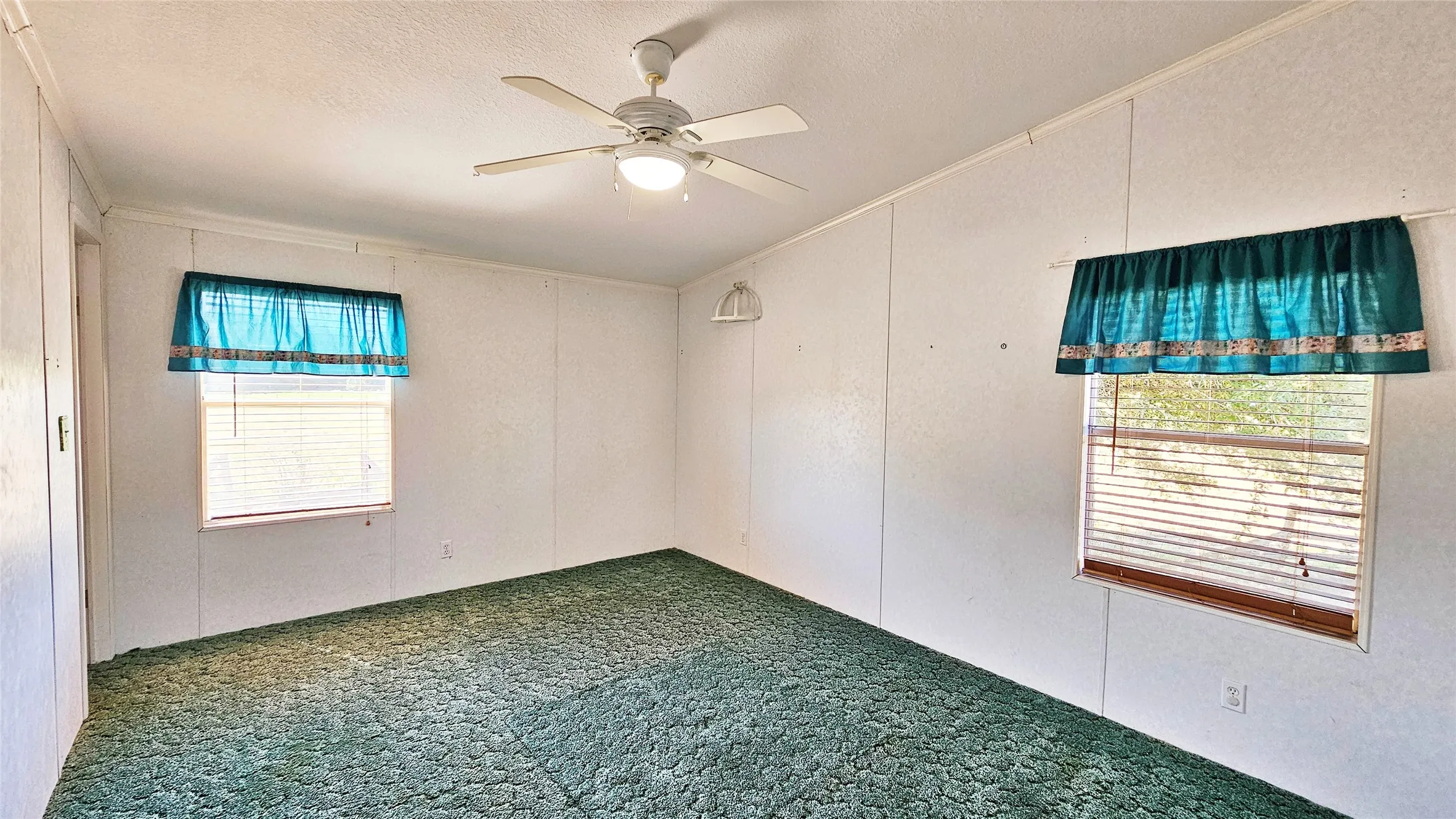Farm For Sale in Hunt County , 2247 County Road 2130, Greenville, Texas 75402, 4 Bedroom, 2 Bathroom, 4 Garage spaces, 2,356 Sqft, built in 1999, mls#21343475, Real Estate Agent in Greenville, Homes For Sale in Hunt county, Homes For Sale in Greenville, Realtor in Greenville Texas, Real Estate Brokerage Independent Realty Texas, Luminita Cordes Realtor
