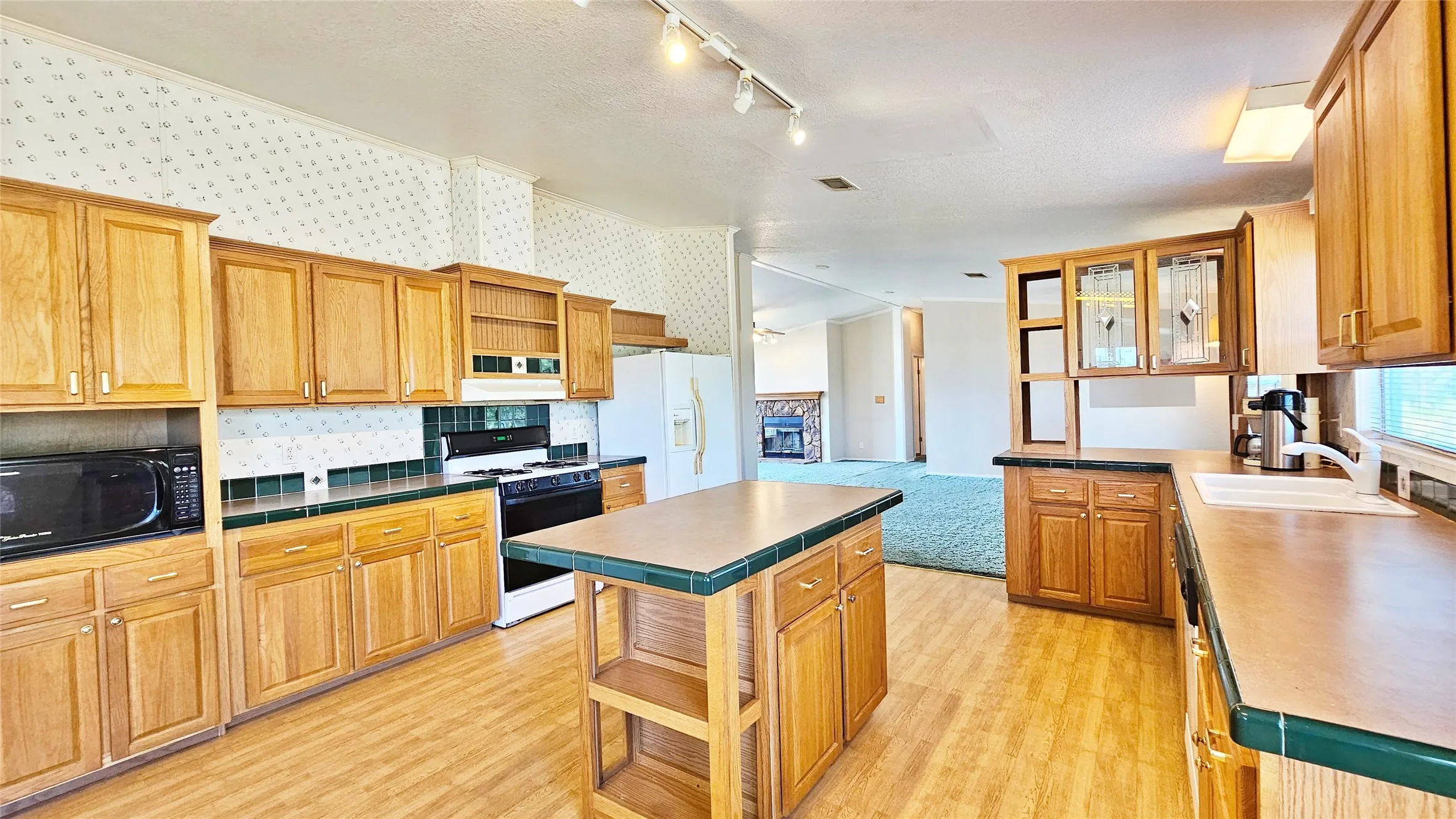 Farm For Sale in Hunt County , 2247 County Road 2130, Greenville, Texas 75402, 4 Bedroom, 2 Bathroom, 4 Garage spaces, 2,356 Sqft, built in 1999, mls#21343475, Real Estate Agent in Greenville, Homes For Sale in Hunt county, Homes For Sale in Greenville, Realtor in Greenville Texas, Real Estate Brokerage Independent Realty Texas, Luminita Cordes Realtor