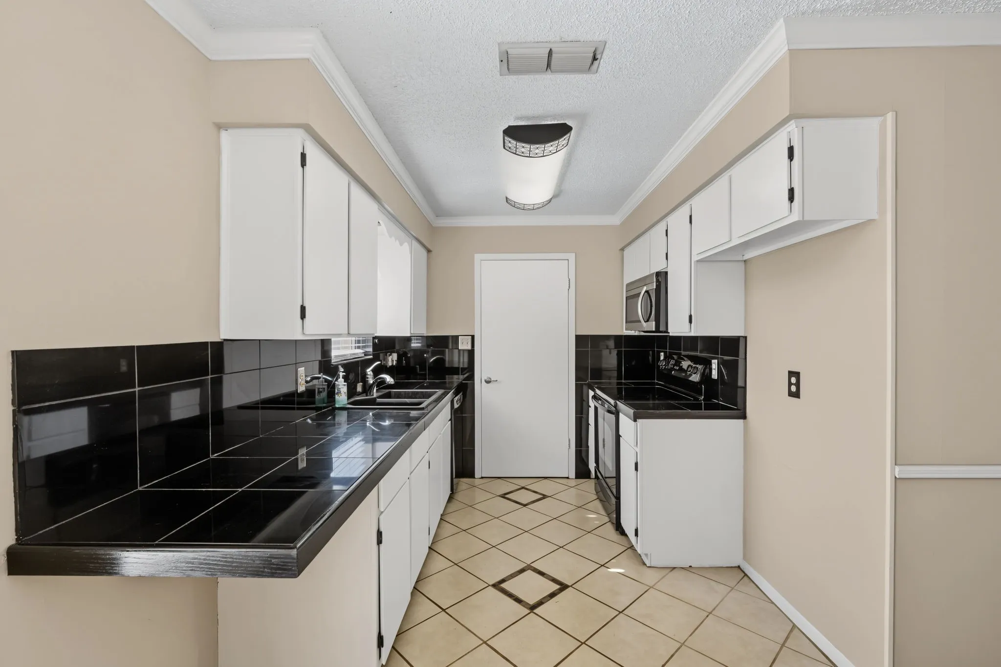 Single Family Residence For Sale in Young County , 1309 East Street, Graham, Texas 76450, 3 Bedroom, 2 Bathroom, 1 Garage spaces, 1,299 Sqft, built in 1985, mls#21343848, Real Estate Agent in Graham, Homes For Sale in Young county, Homes For Sale in Graham, Realtor in Graham Texas, Real Estate Brokerage Independent Realty Texas, Luminita Cordes Realtor