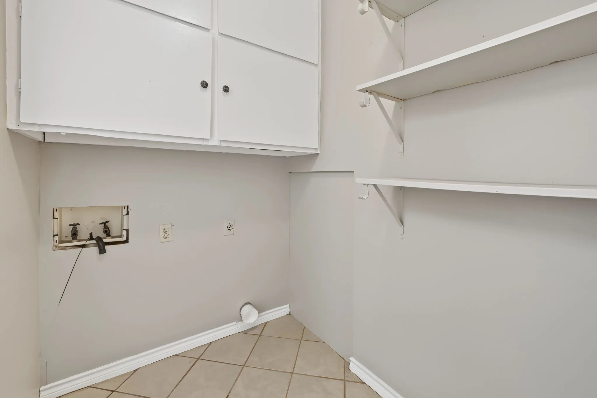 Single Family Residence For Sale in Young County , 1309 East Street, Graham, Texas 76450, 3 Bedroom, 2 Bathroom, 1 Garage spaces, 1,299 Sqft, built in 1985, mls#21343848, Real Estate Agent in Graham, Homes For Sale in Young county, Homes For Sale in Graham, Realtor in Graham Texas, Real Estate Brokerage Independent Realty Texas, Luminita Cordes Realtor