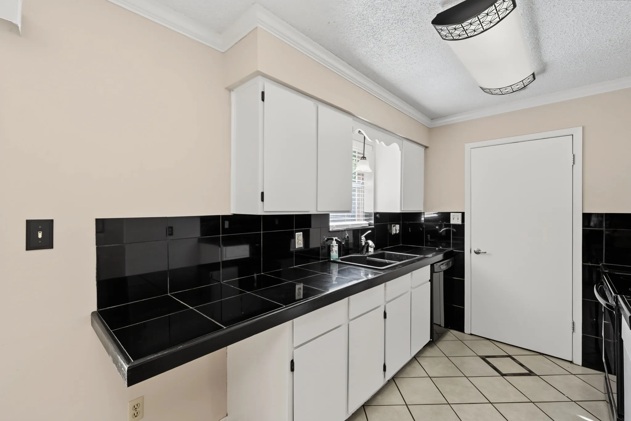 Single Family Residence For Sale in Young County , 1309 East Street, Graham, Texas 76450, 3 Bedroom, 2 Bathroom, 1 Garage spaces, 1,299 Sqft, built in 1985, mls#21343848, Real Estate Agent in Graham, Homes For Sale in Young county, Homes For Sale in Graham, Realtor in Graham Texas, Real Estate Brokerage Independent Realty Texas, Luminita Cordes Realtor