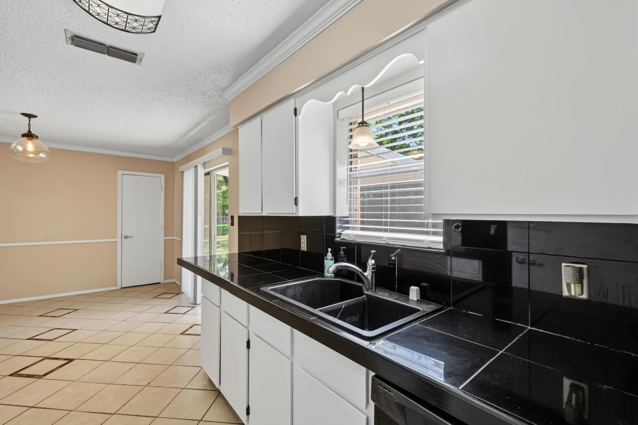 Single Family Residence For Sale in Young County , 1309 East Street, Graham, Texas 76450, 3 Bedroom, 2 Bathroom, 1 Garage spaces, 1,299 Sqft, built in 1985, mls#21343848, Real Estate Agent in Graham, Homes For Sale in Young county, Homes For Sale in Graham, Realtor in Graham Texas, Real Estate Brokerage Independent Realty Texas, Luminita Cordes Realtor