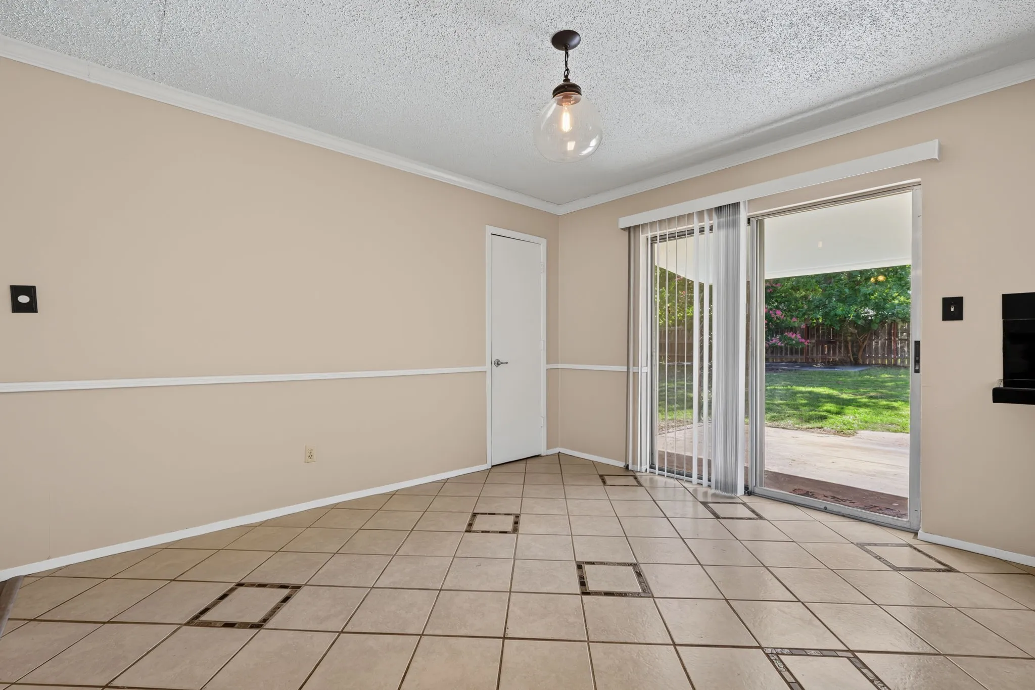 Single Family Residence For Sale in Young County , 1309 East Street, Graham, Texas 76450, 3 Bedroom, 2 Bathroom, 1 Garage spaces, 1,299 Sqft, built in 1985, mls#21343848, Real Estate Agent in Graham, Homes For Sale in Young county, Homes For Sale in Graham, Realtor in Graham Texas, Real Estate Brokerage Independent Realty Texas, Luminita Cordes Realtor